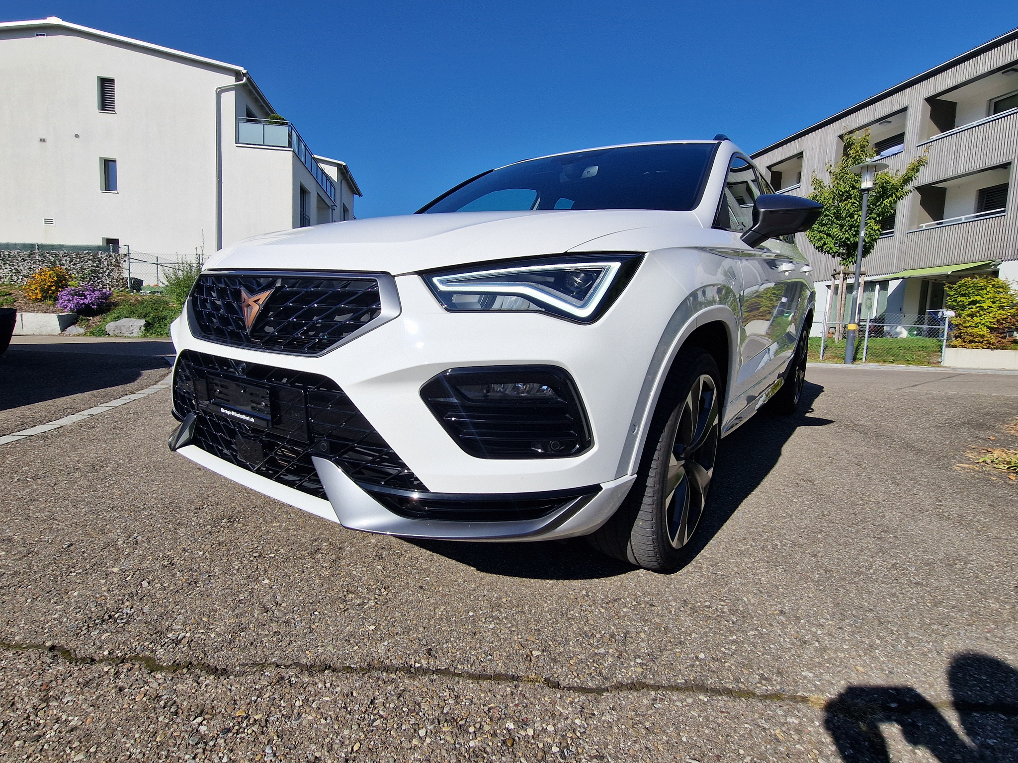 listing desktop thumbnail image 1