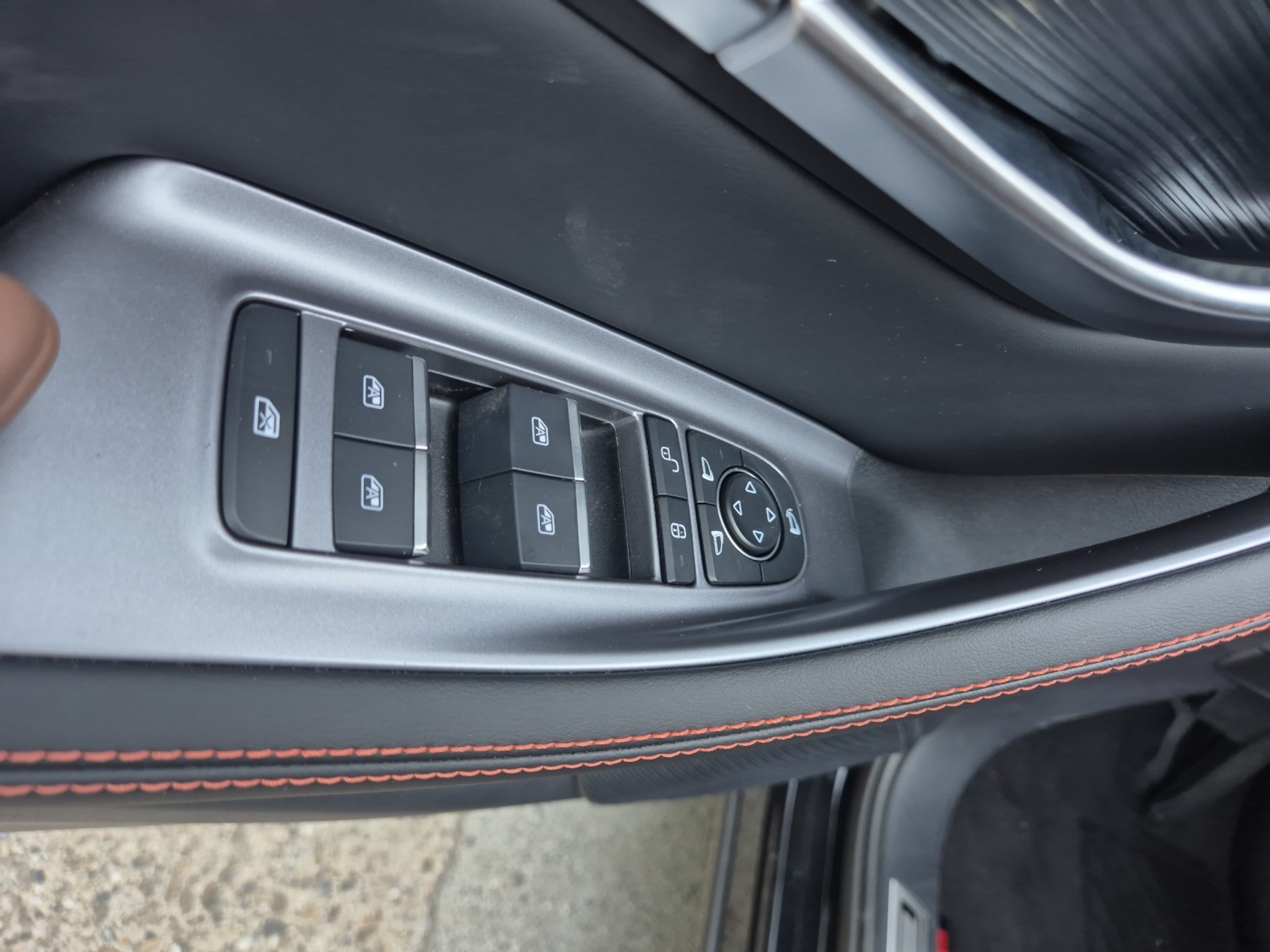 listing desktop thumbnail image 10