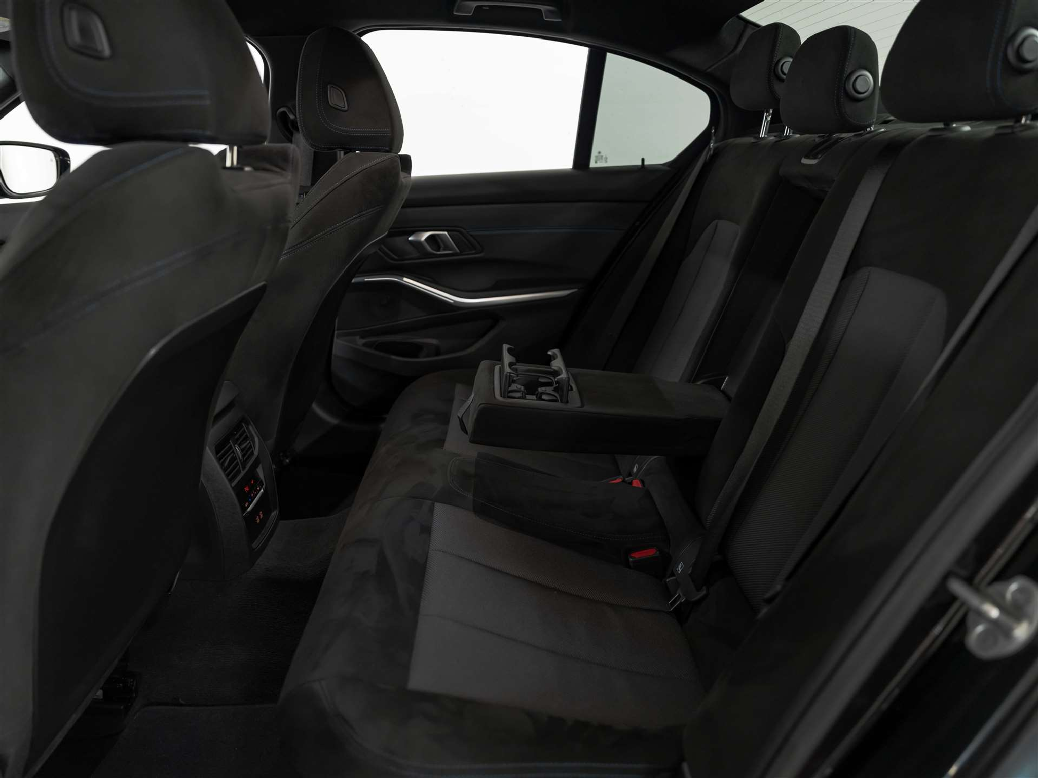 listing desktop thumbnail image 12