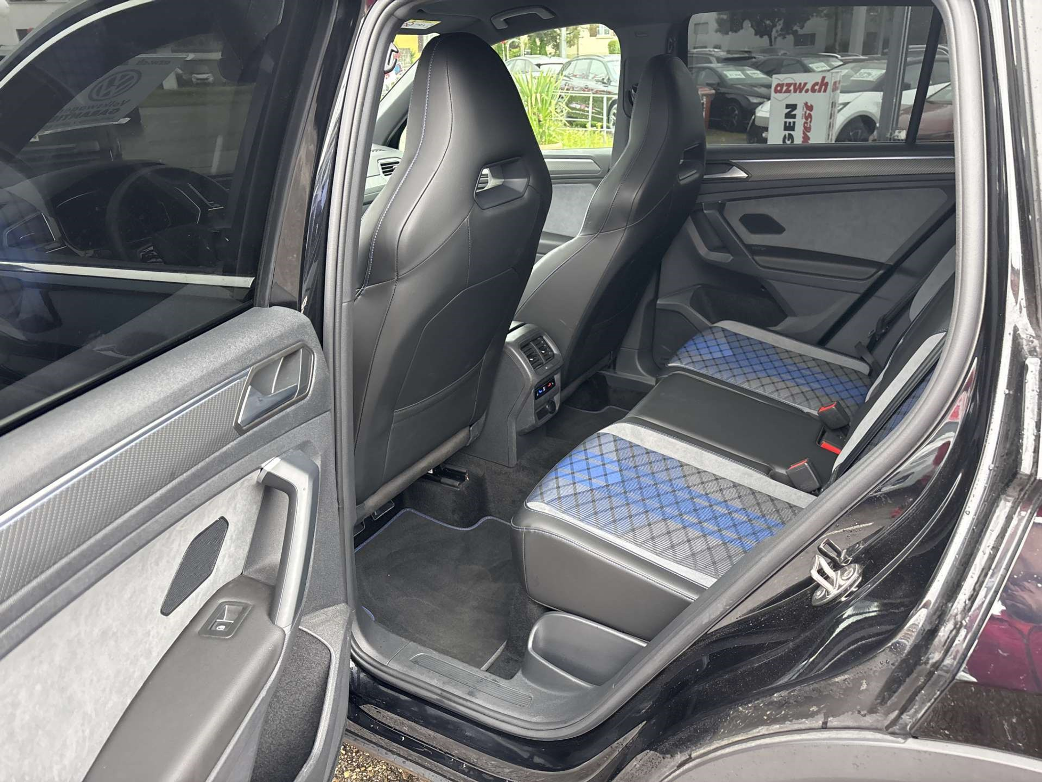 listing desktop thumbnail image 6