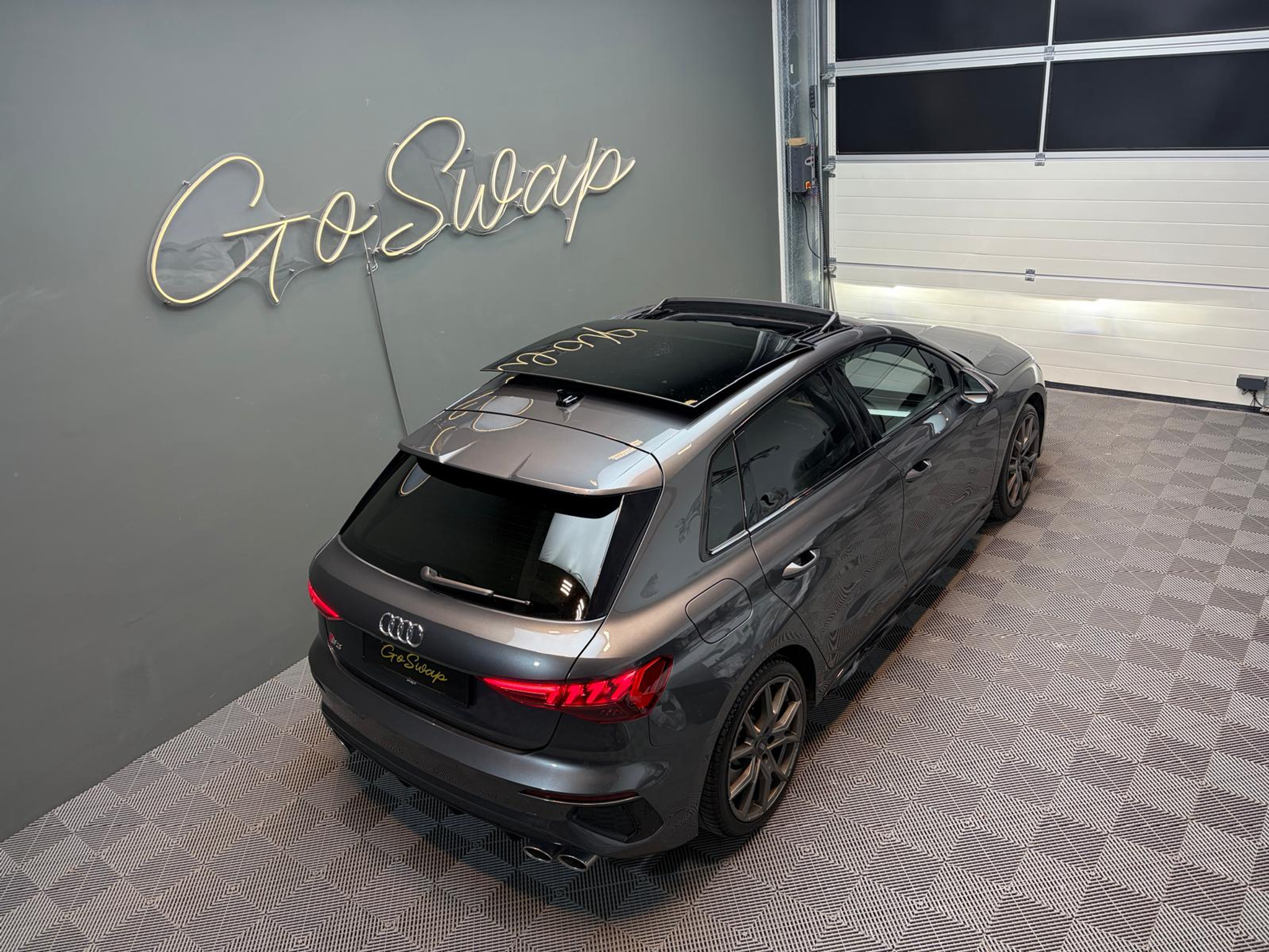 listing desktop thumbnail image 4