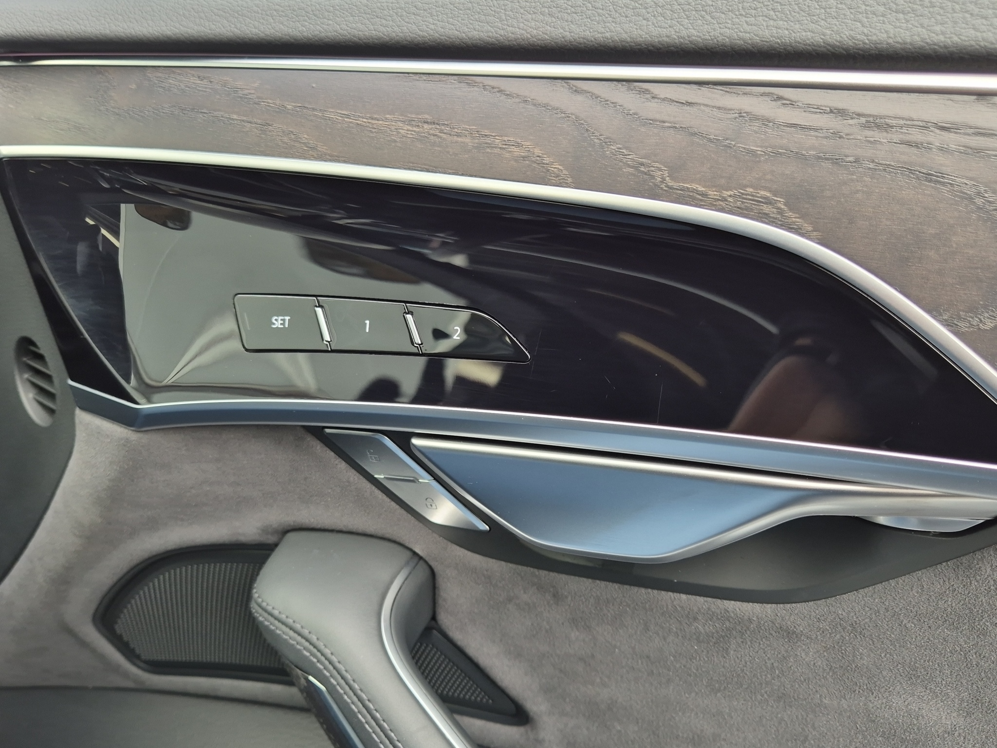 listing desktop thumbnail image 17