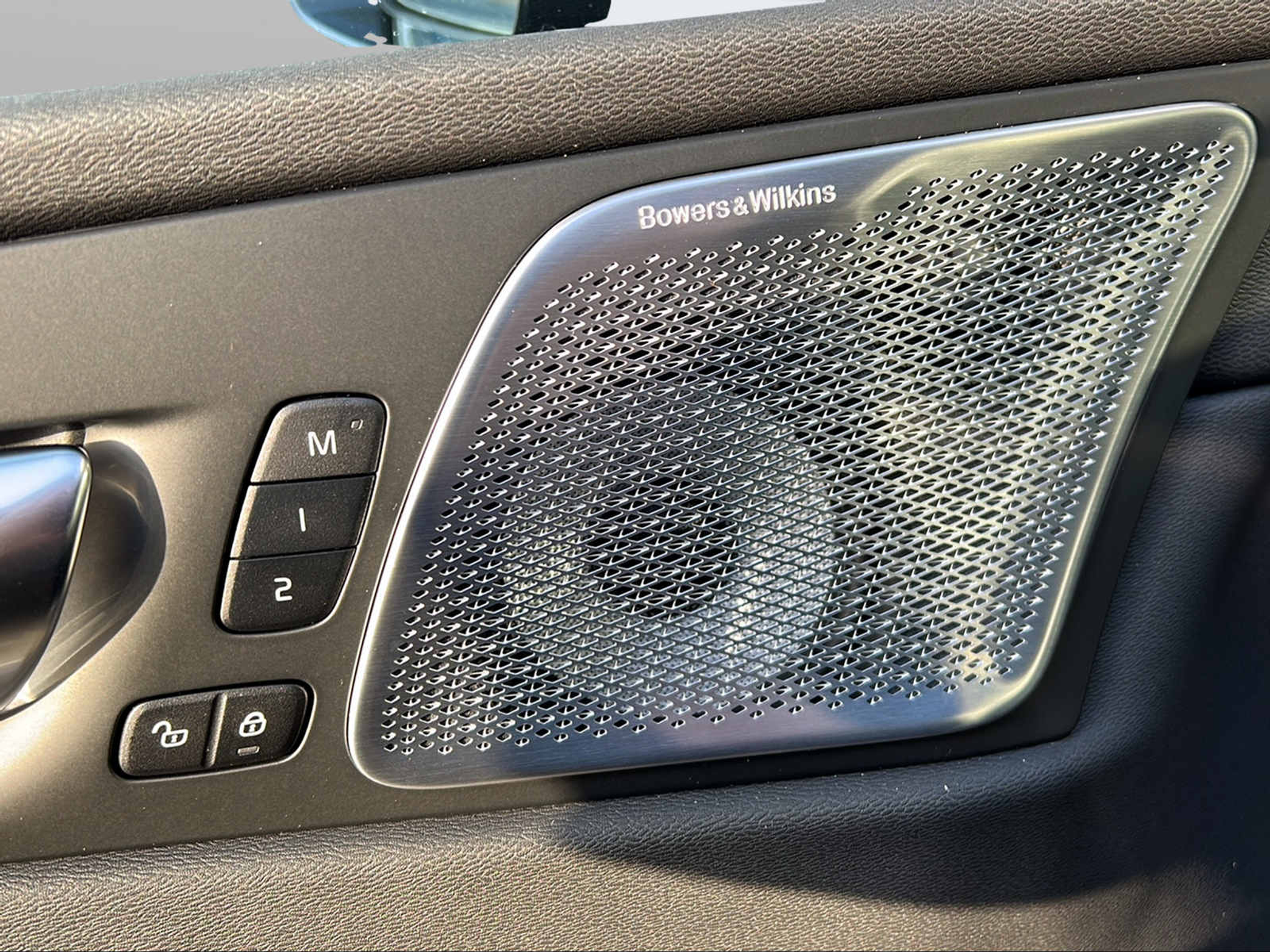 listing desktop thumbnail image 13