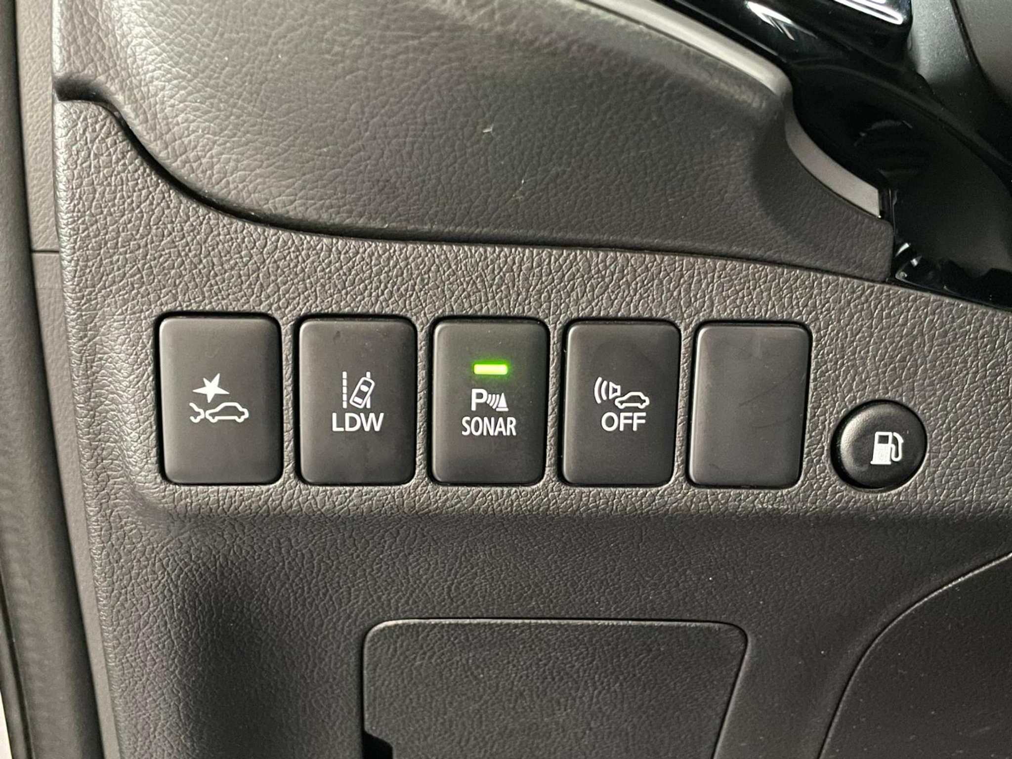 listing desktop thumbnail image 11