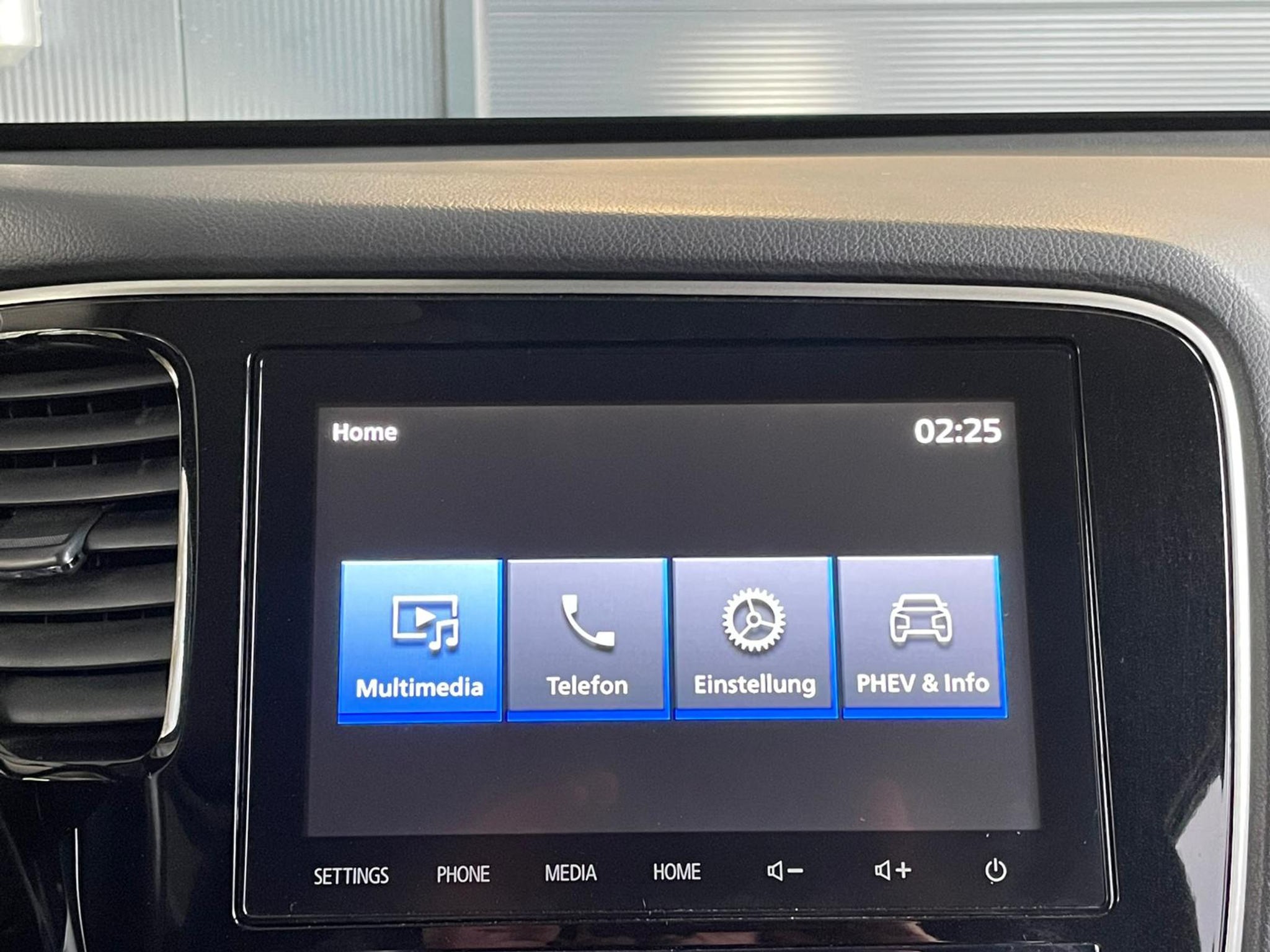 listing desktop thumbnail image 15