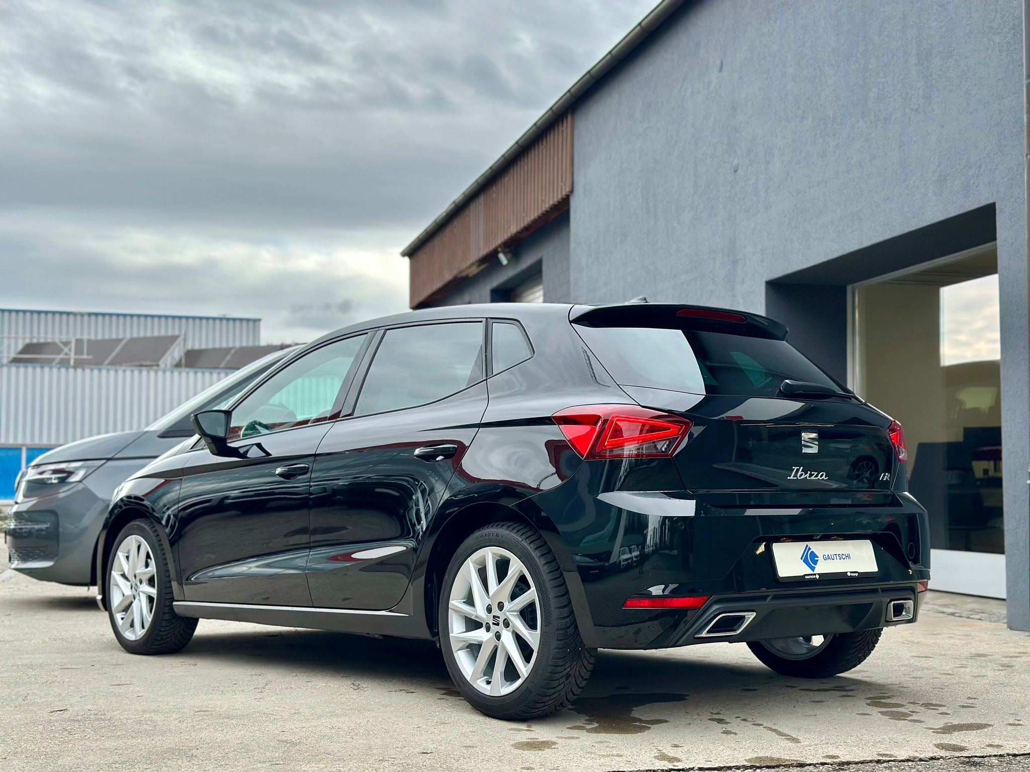 listing desktop thumbnail image 3