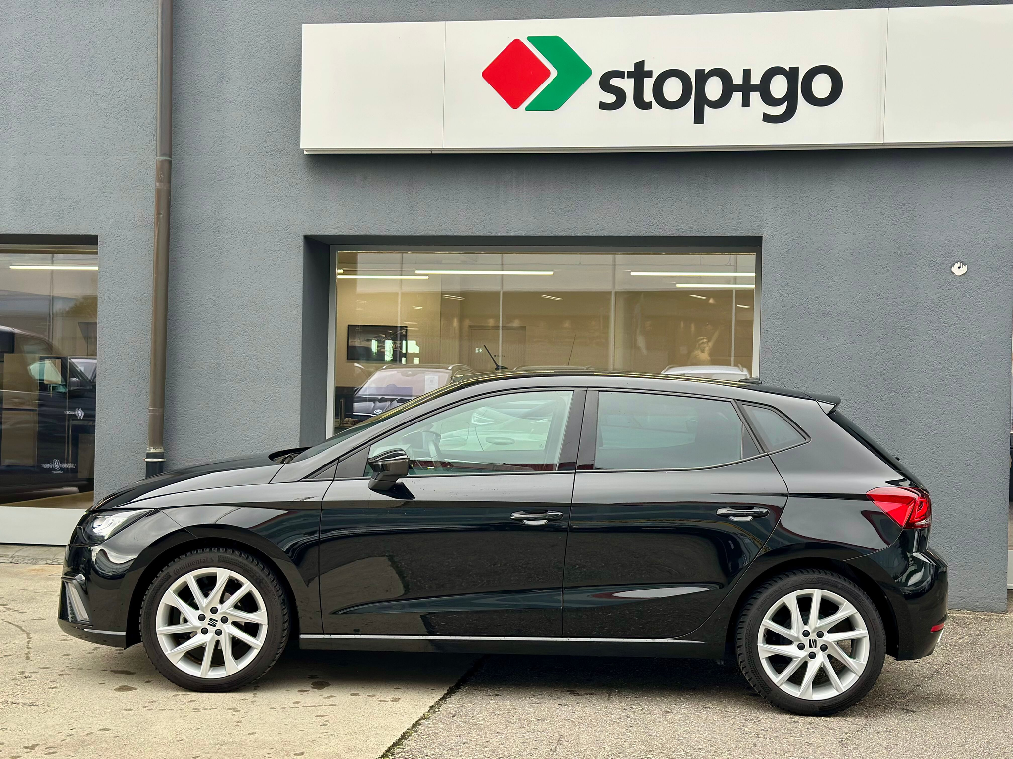 listing desktop thumbnail image 2