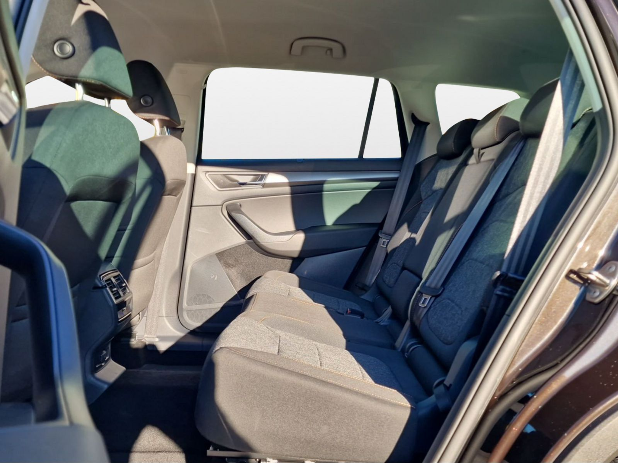 listing desktop thumbnail image 10