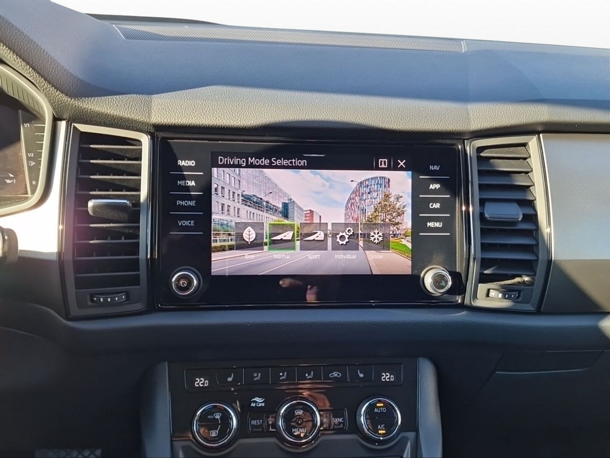 listing desktop thumbnail image 8