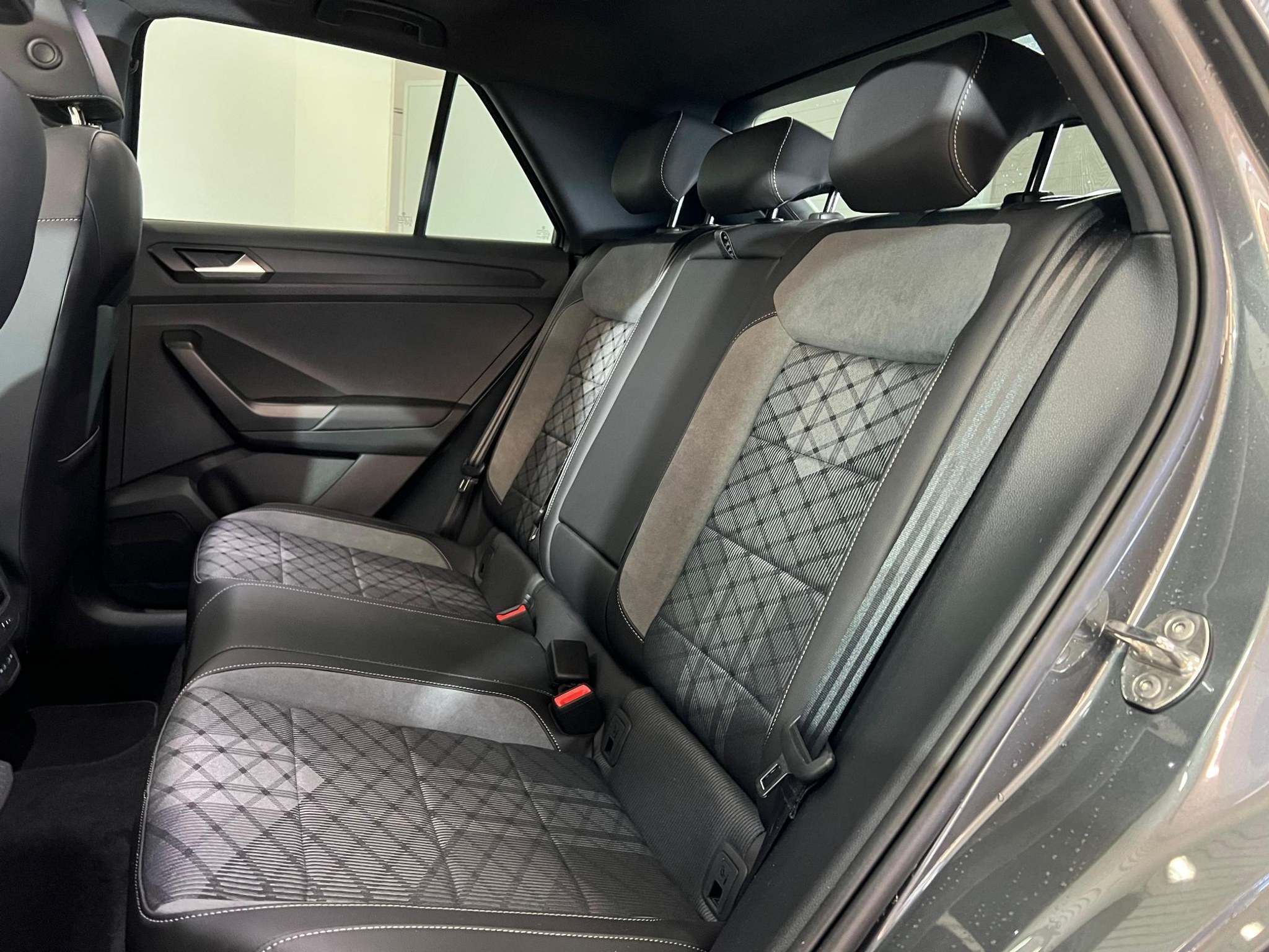 listing desktop thumbnail image 9