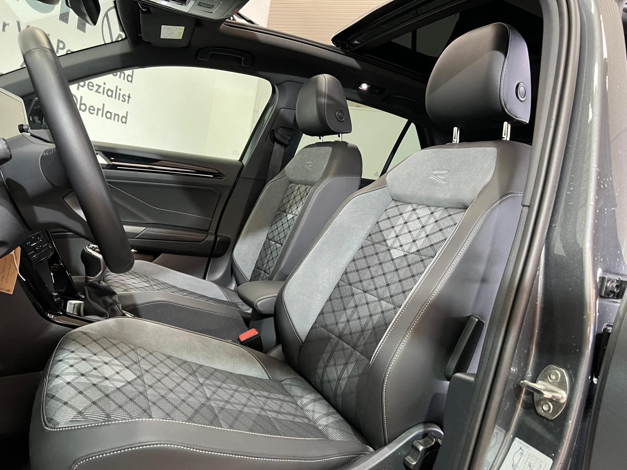 listing desktop thumbnail image 8