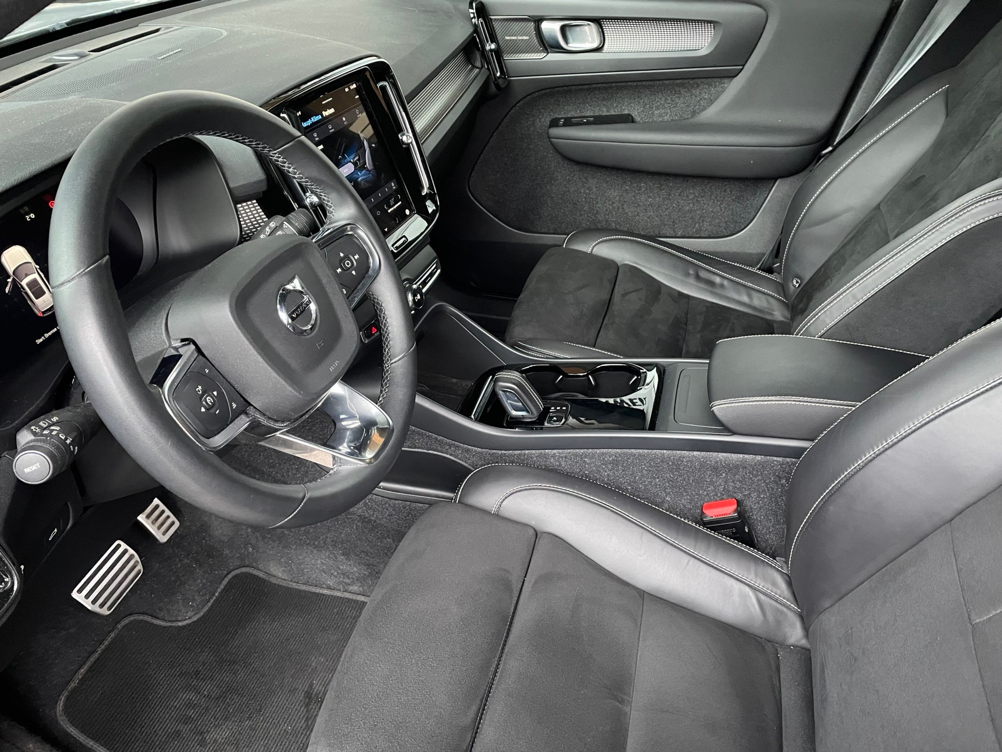 listing desktop thumbnail image 3