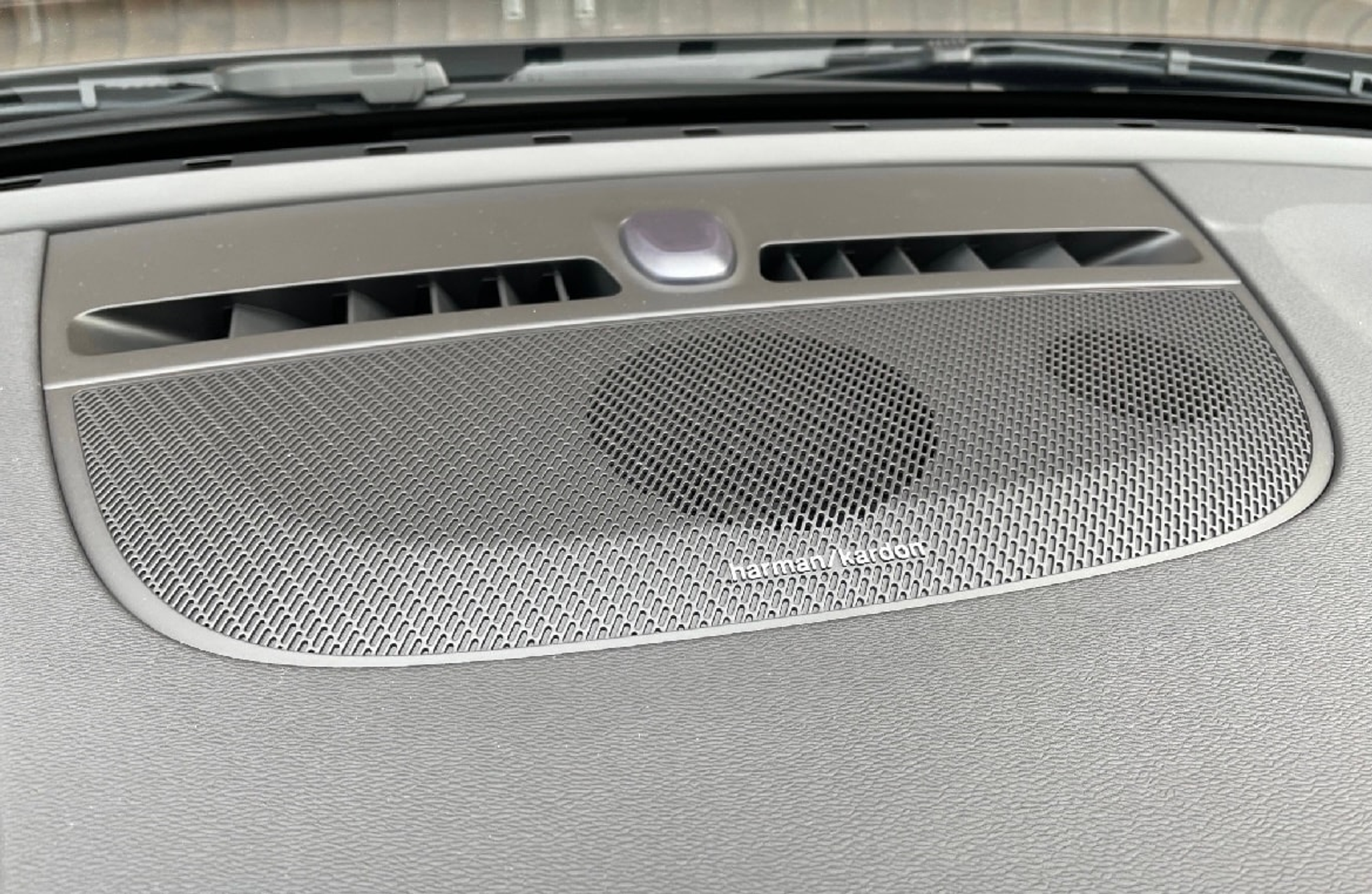 listing desktop thumbnail image 12