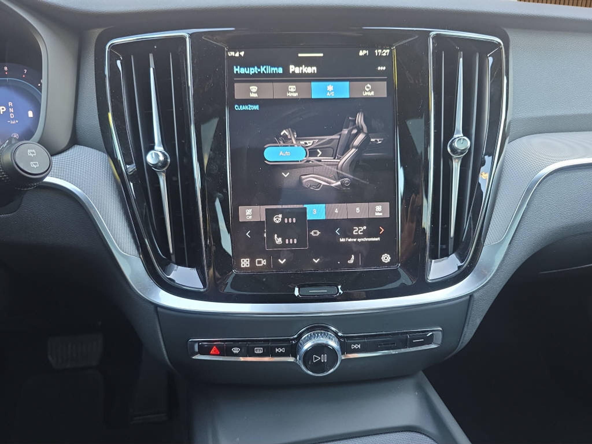 listing desktop thumbnail image 15