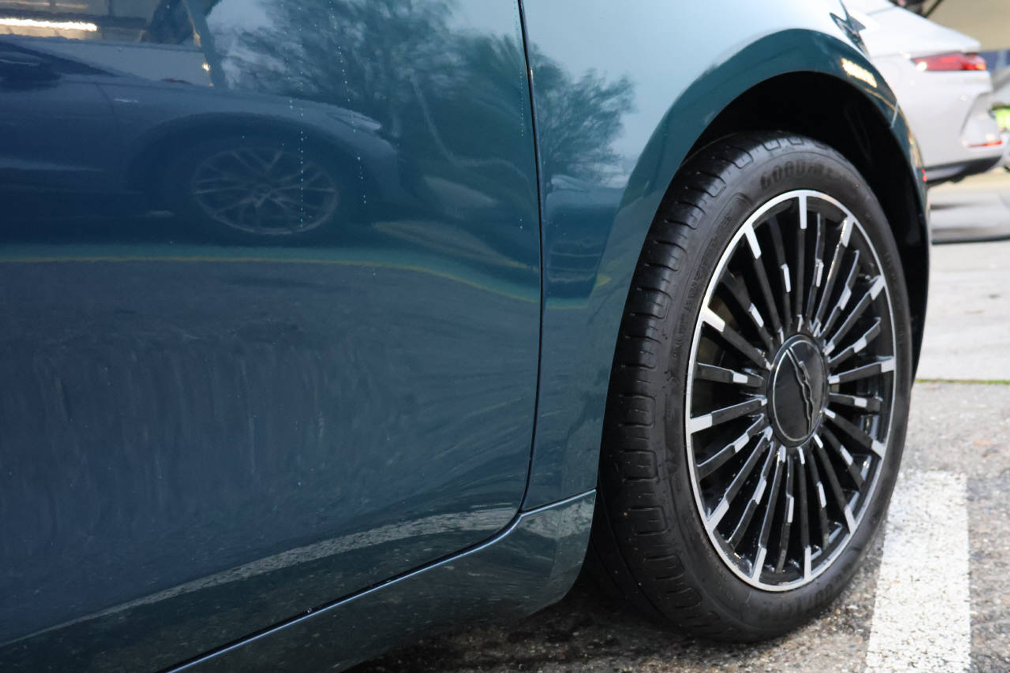 listing desktop thumbnail image 8