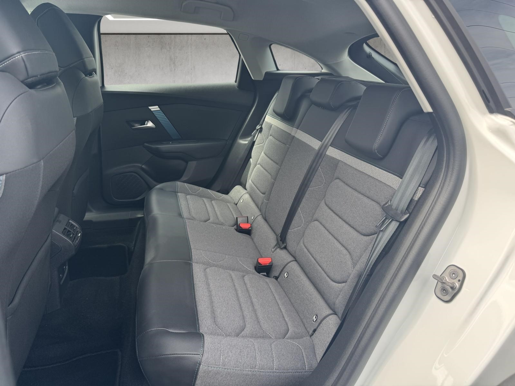 listing desktop thumbnail image 10