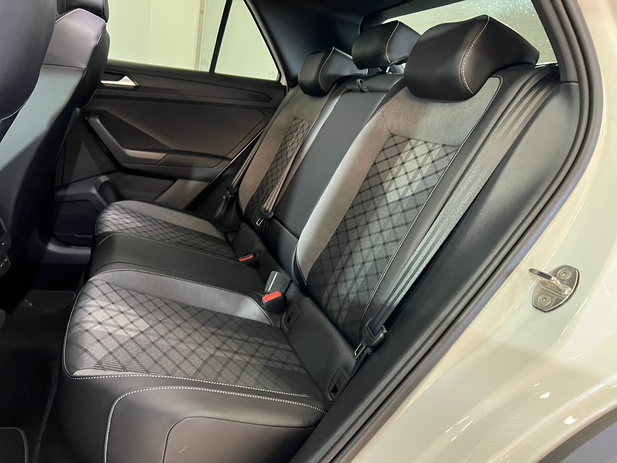 listing desktop thumbnail image 7