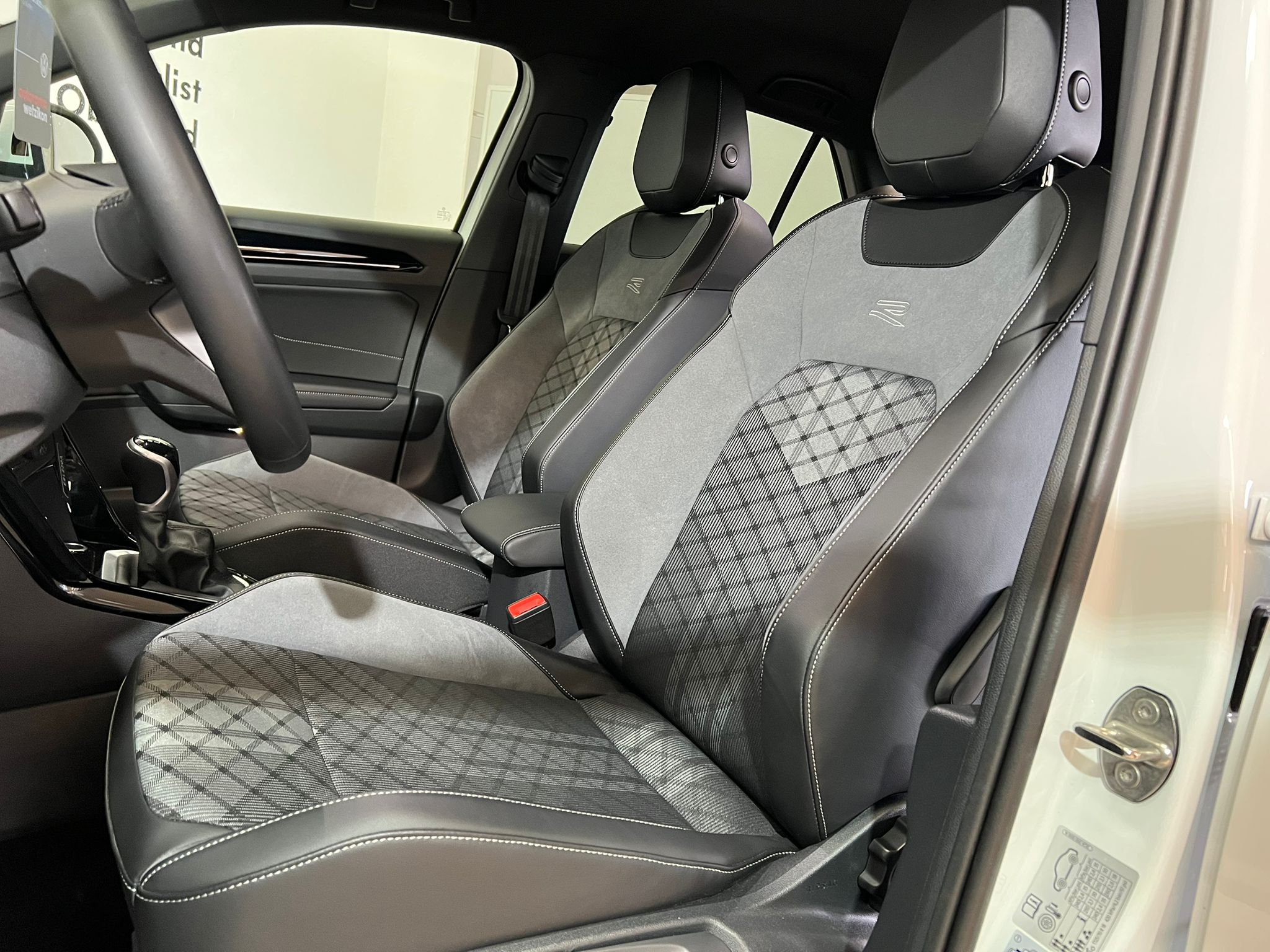 listing desktop thumbnail image 6