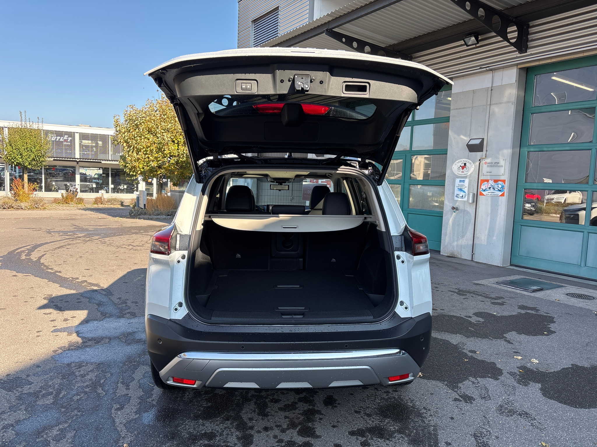 listing desktop thumbnail image 16