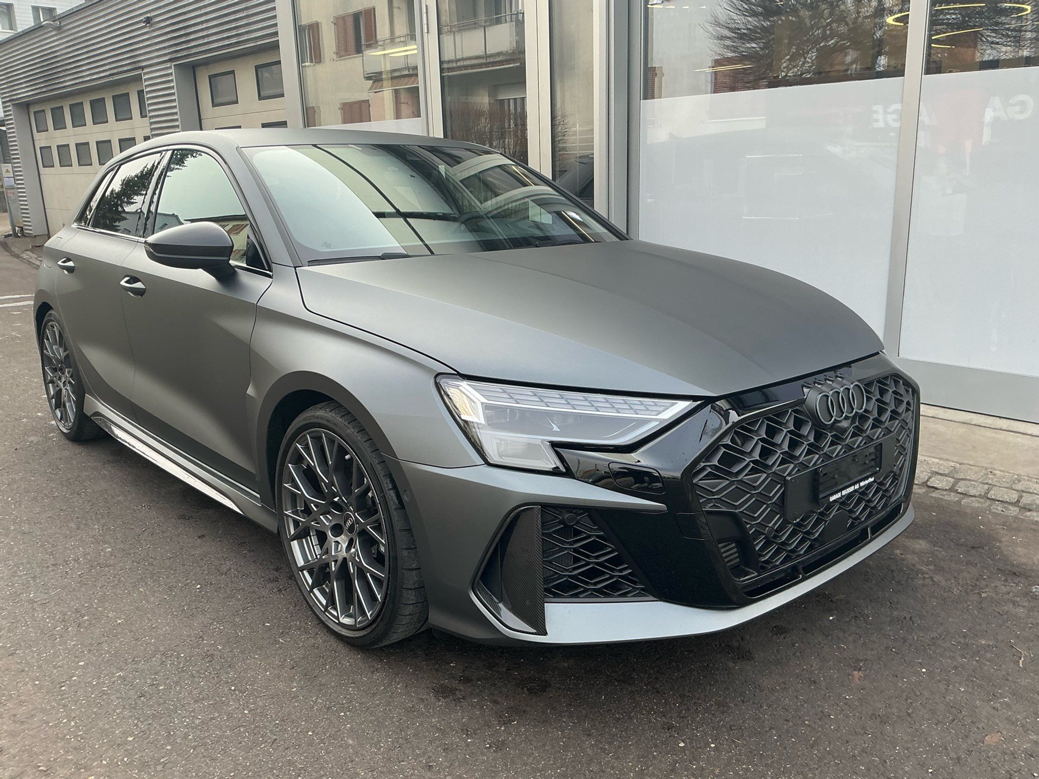 listing desktop thumbnail image 2