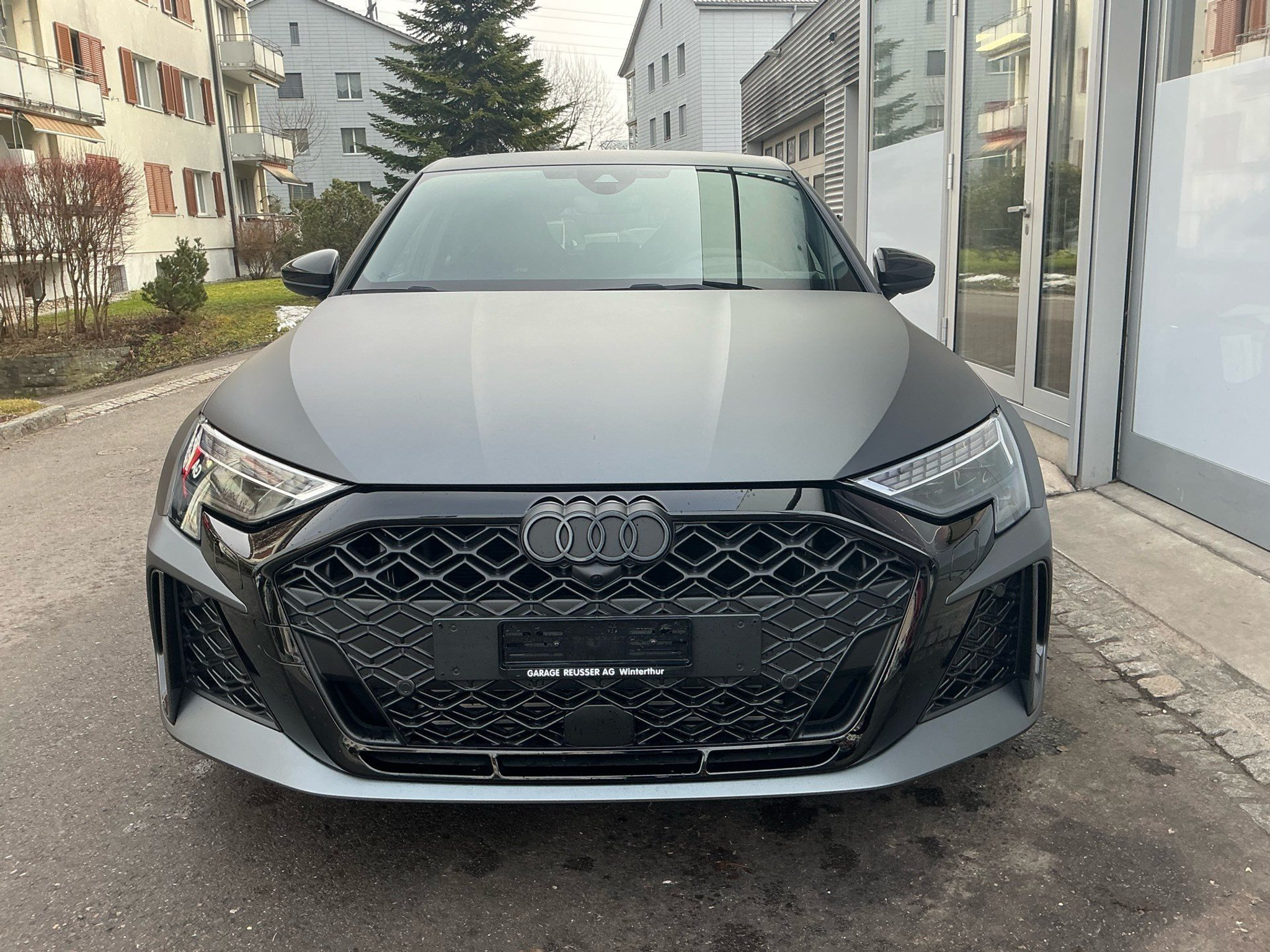 listing desktop thumbnail image 1