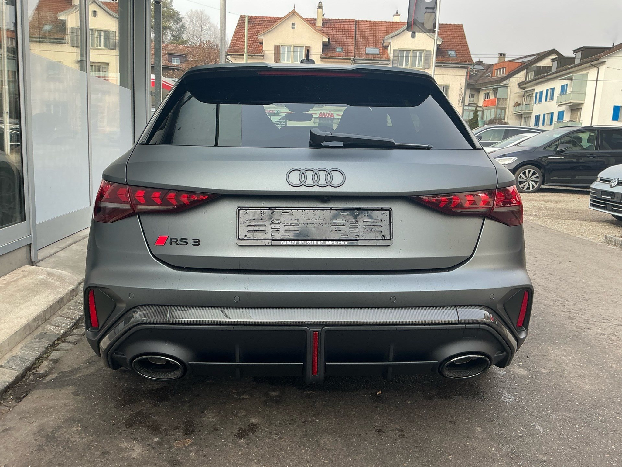 listing desktop thumbnail image 4