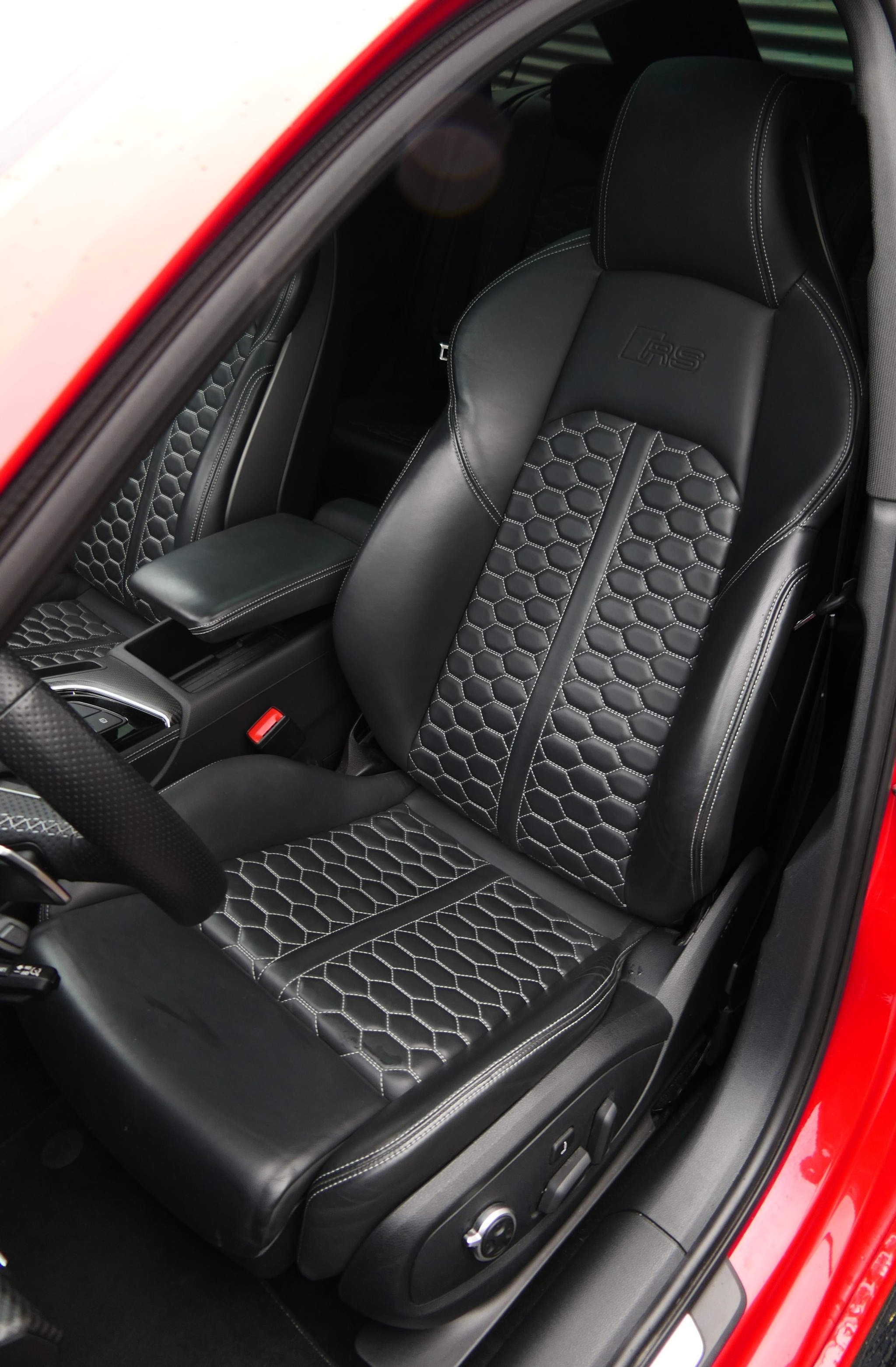 listing desktop thumbnail image 5