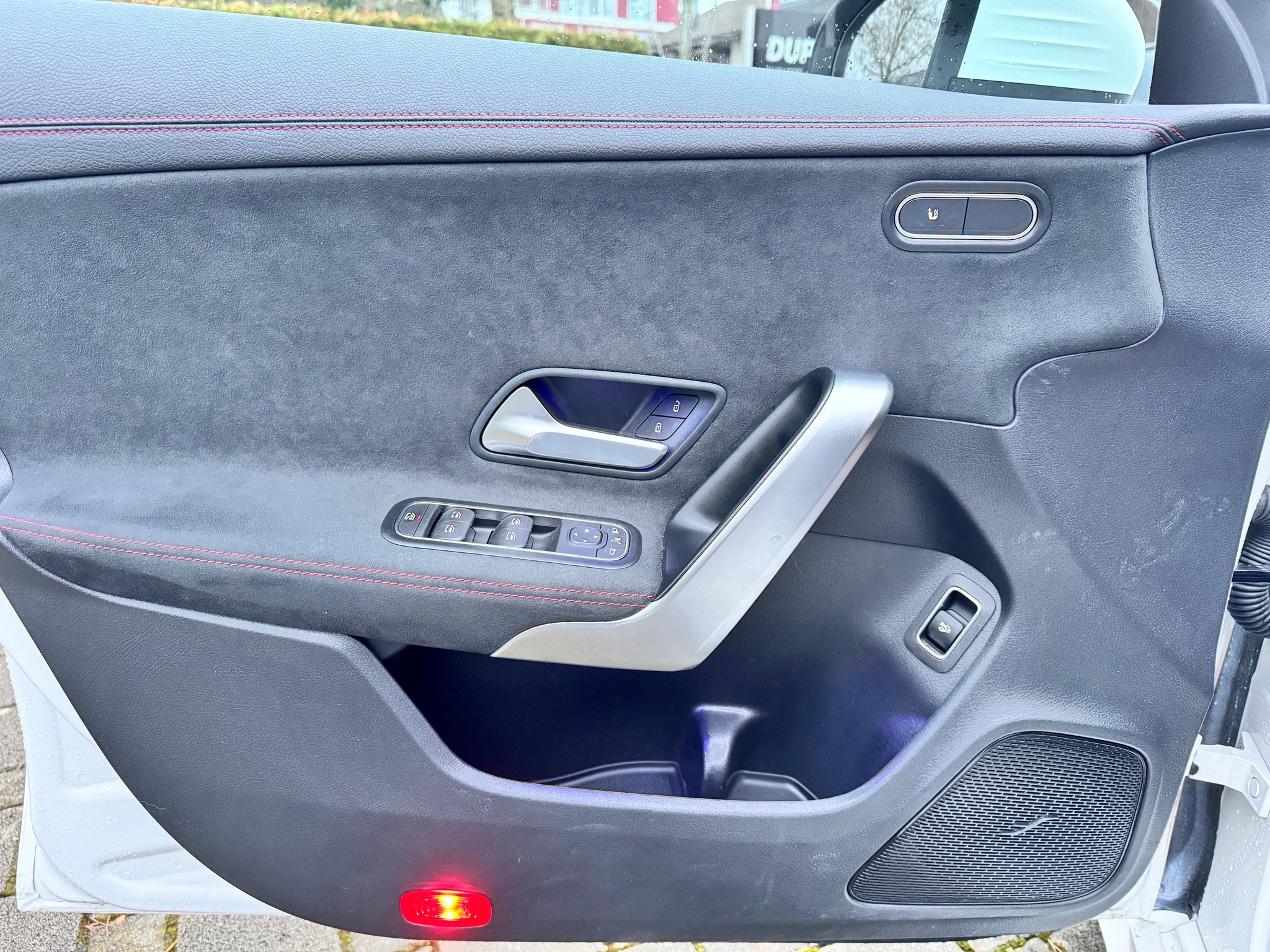 listing desktop thumbnail image 10