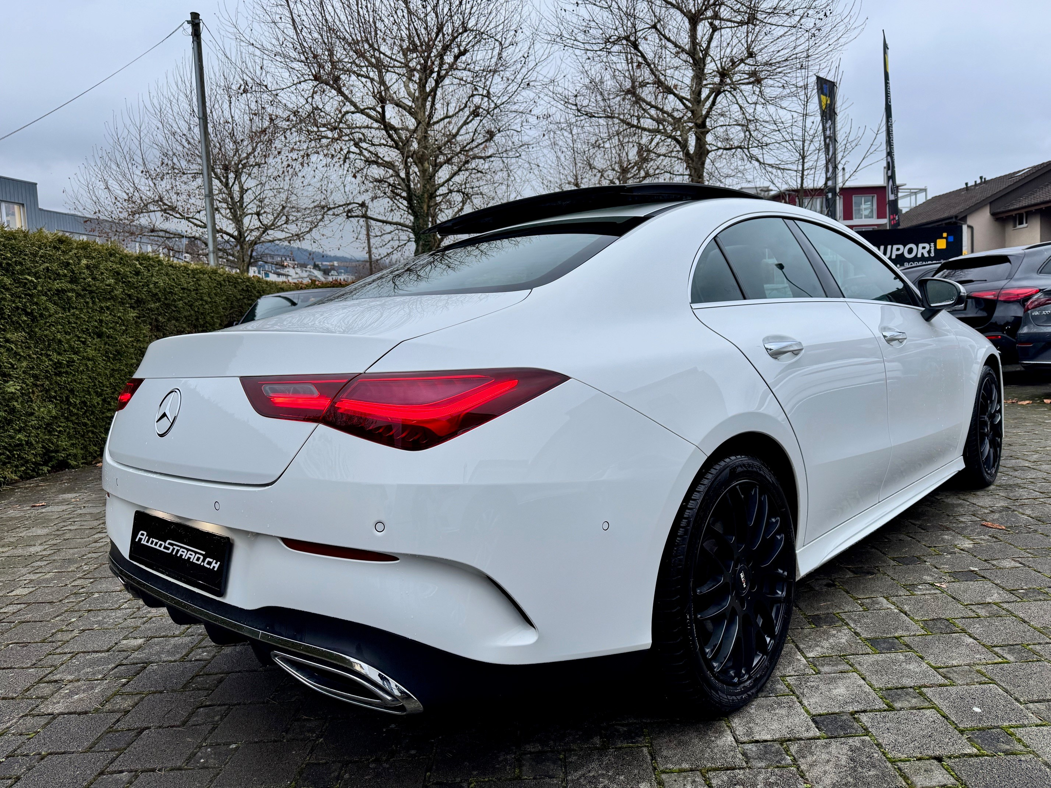 listing desktop thumbnail image 3