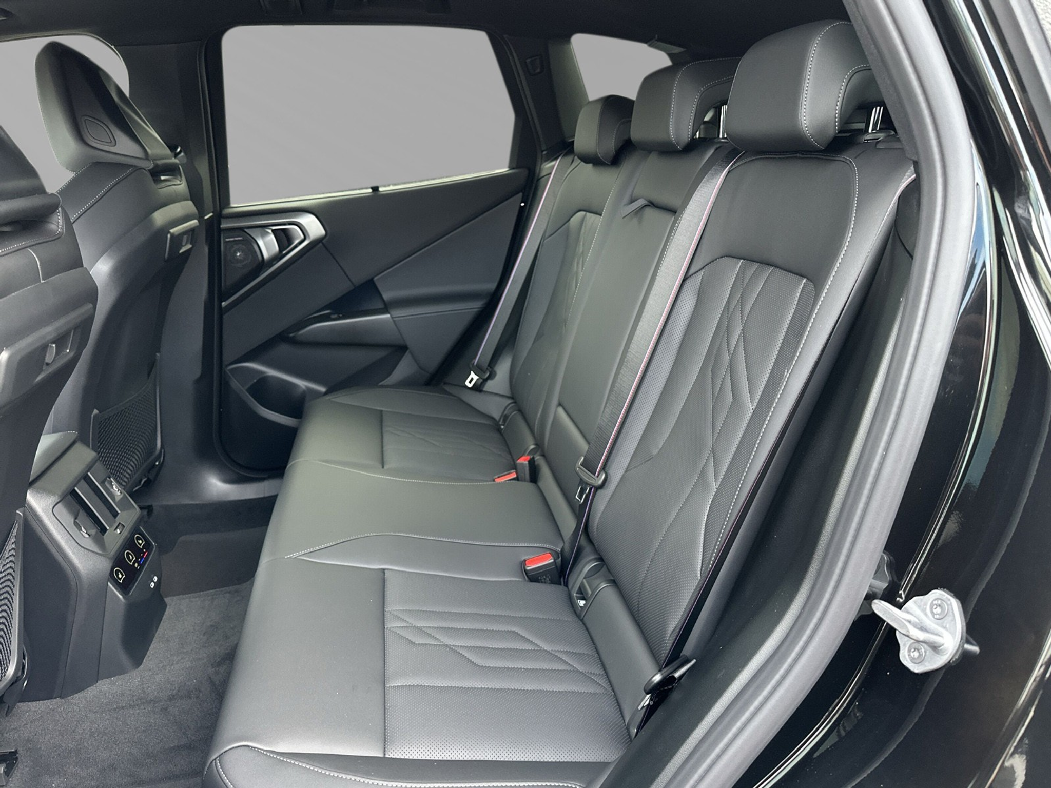 listing desktop thumbnail image 5