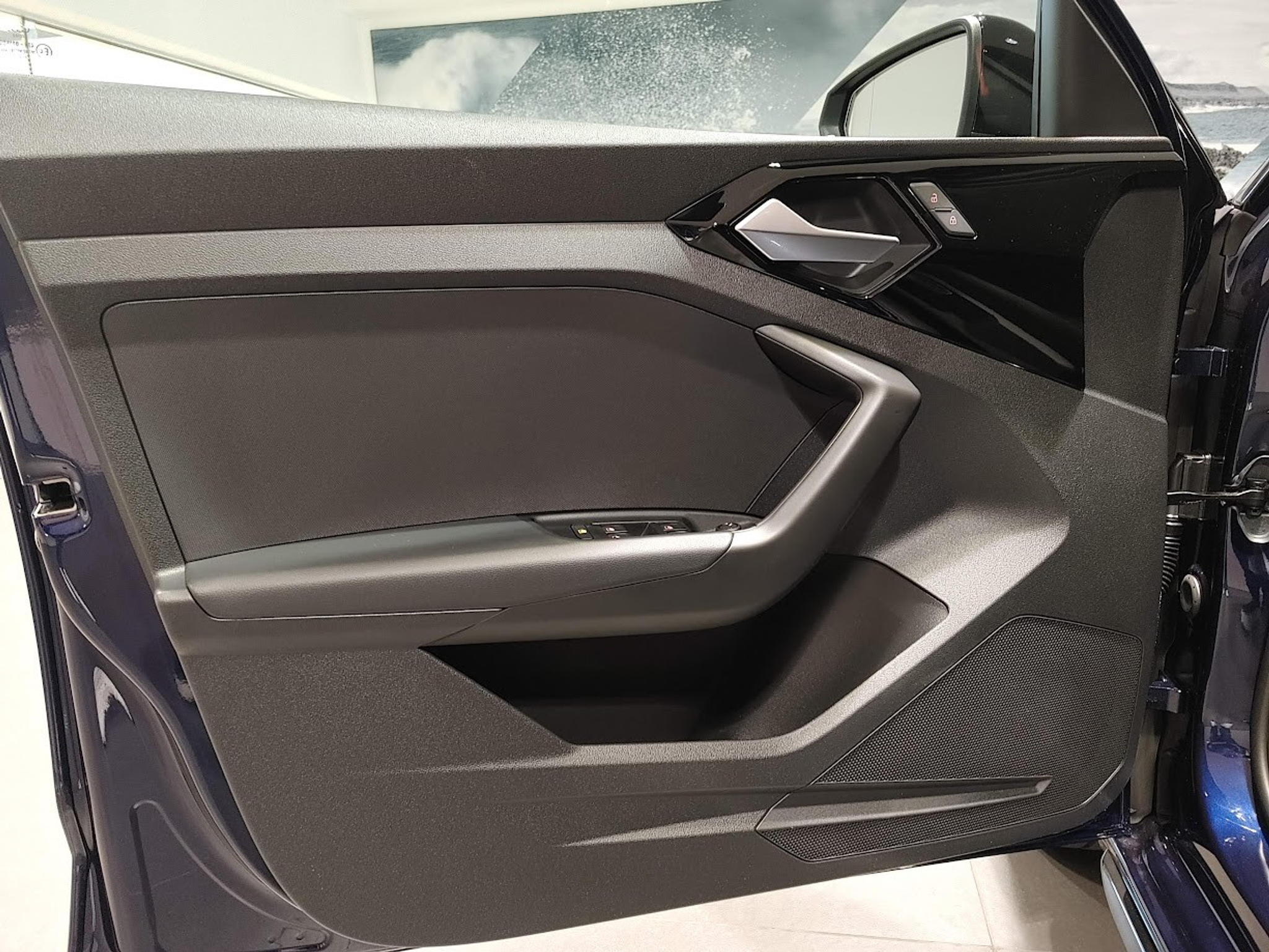 listing desktop thumbnail image 2