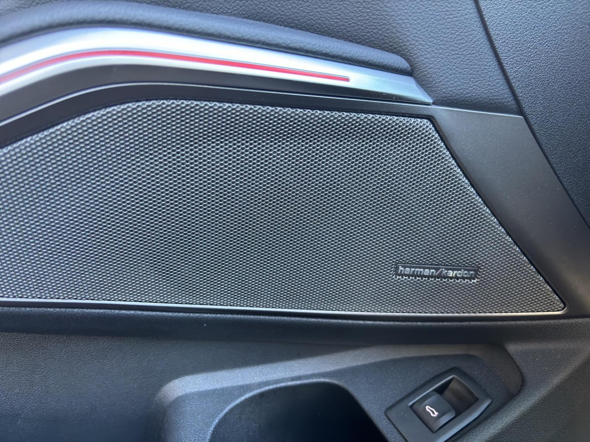 listing desktop thumbnail image 16