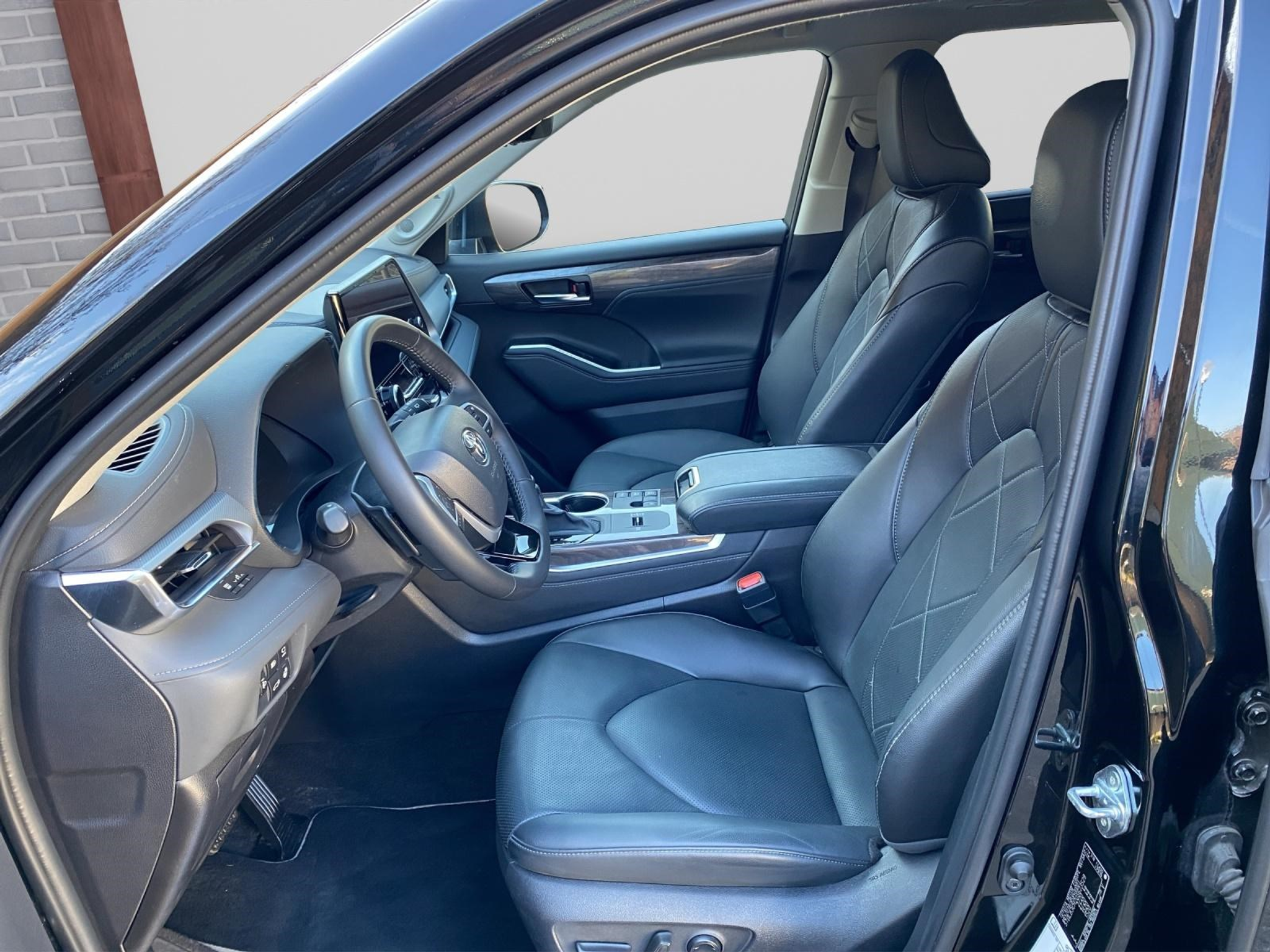 listing desktop thumbnail image 7