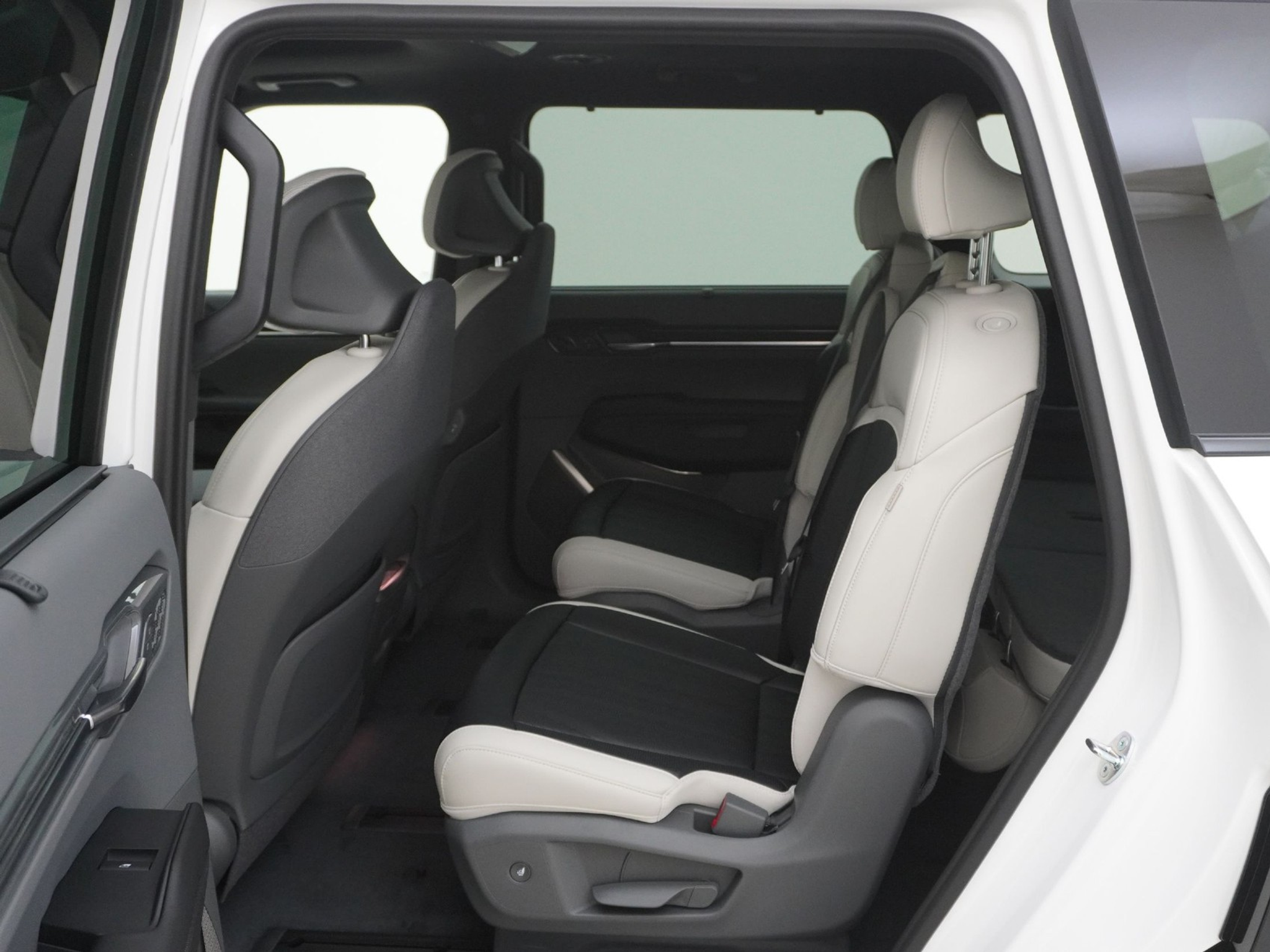 listing desktop thumbnail image 13