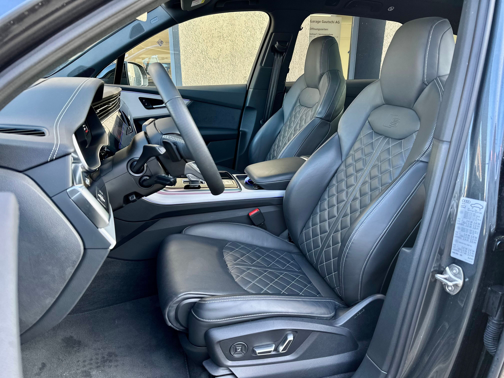 listing desktop thumbnail image 4