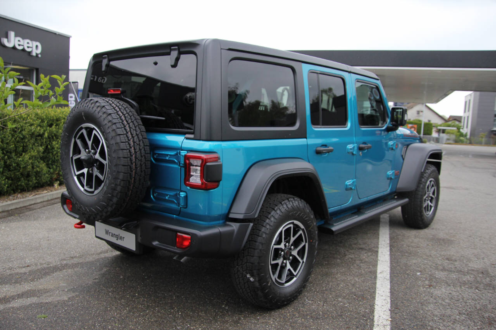 listing desktop thumbnail image 2