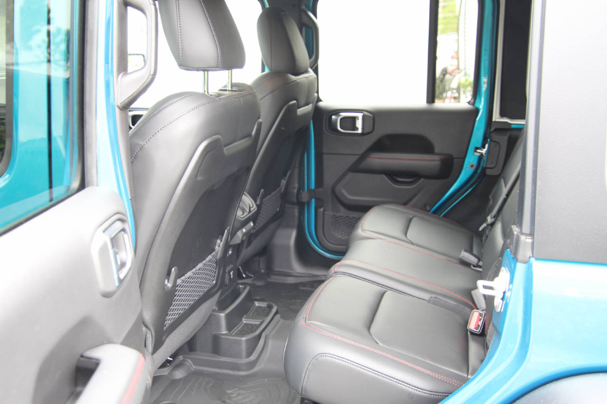 listing desktop thumbnail image 13