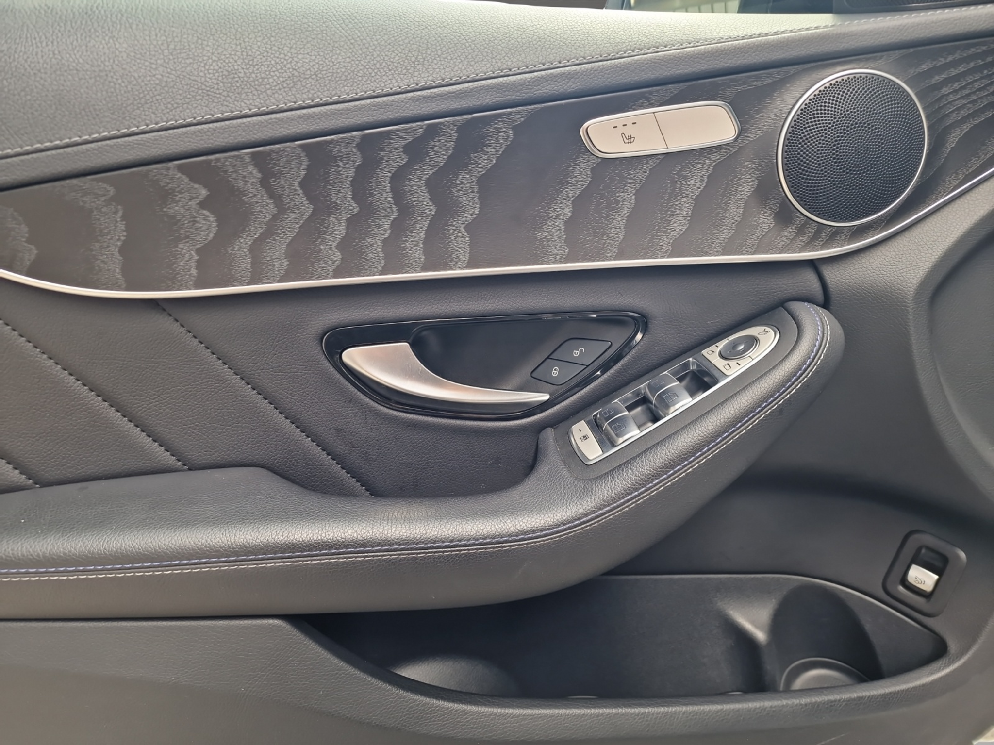 listing desktop thumbnail image 12