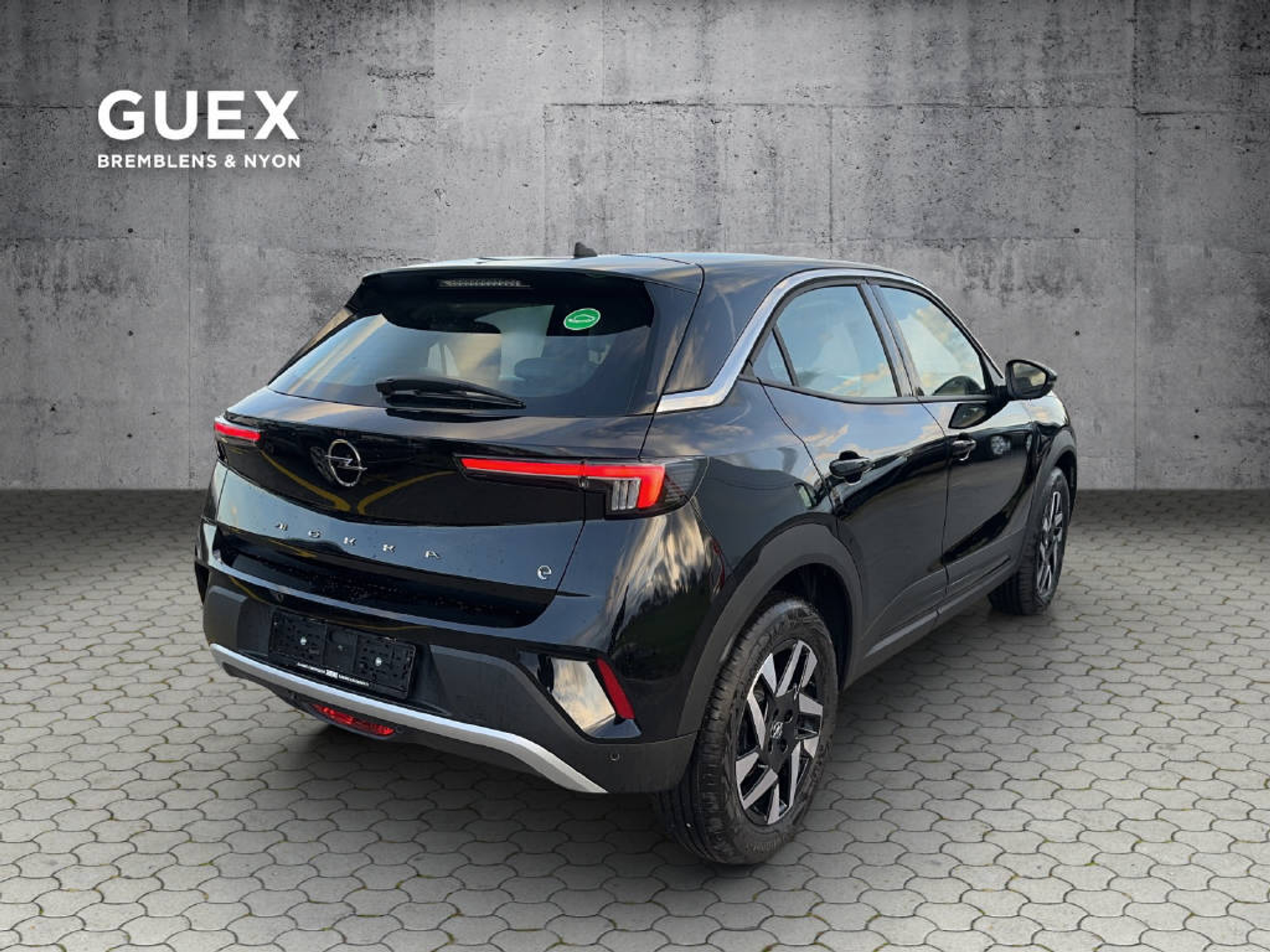 listing desktop thumbnail image 4