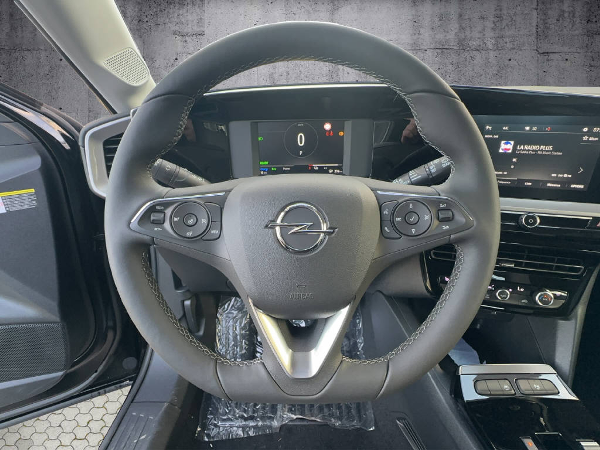 listing desktop thumbnail image 10