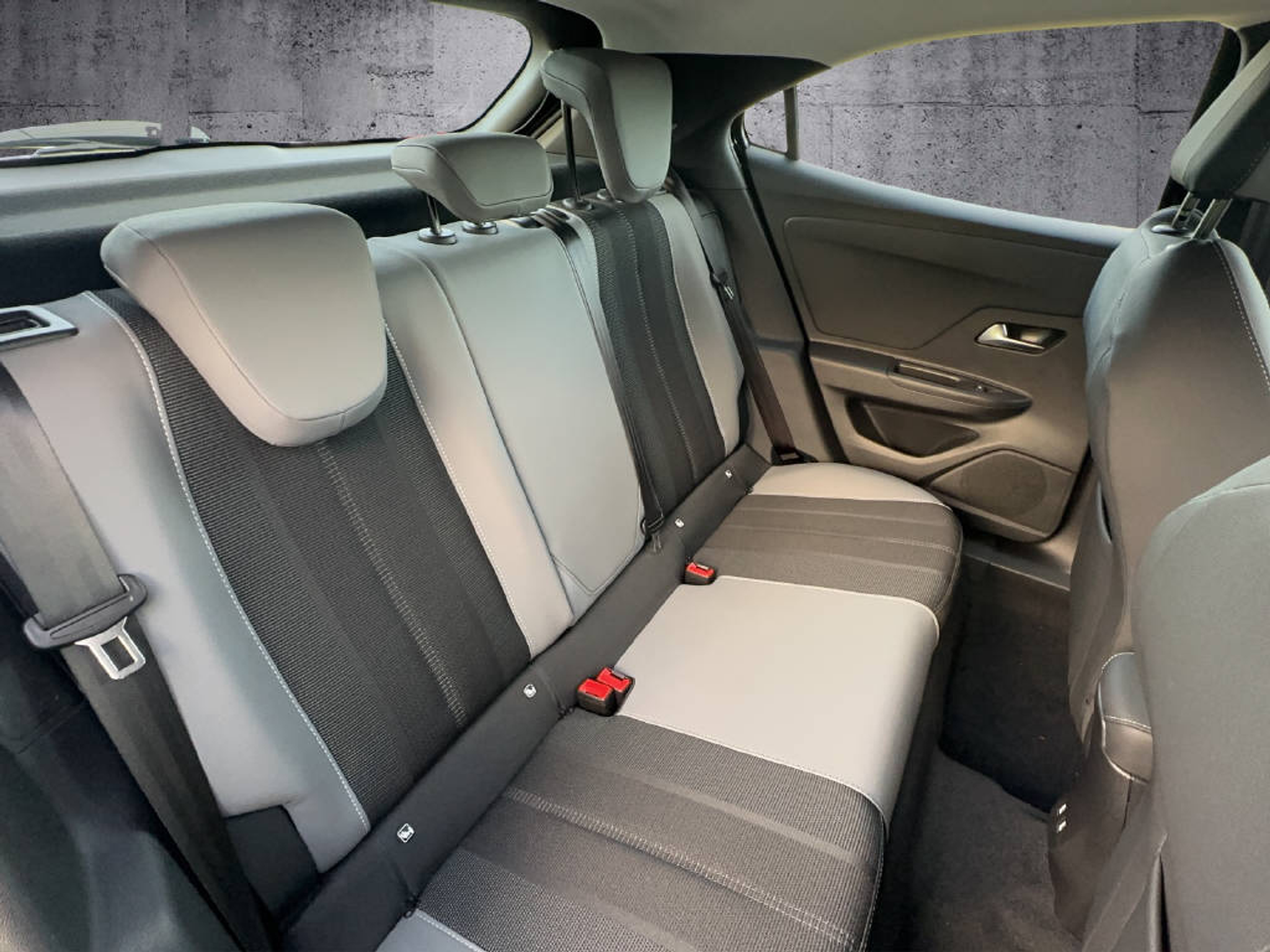 listing desktop thumbnail image 11