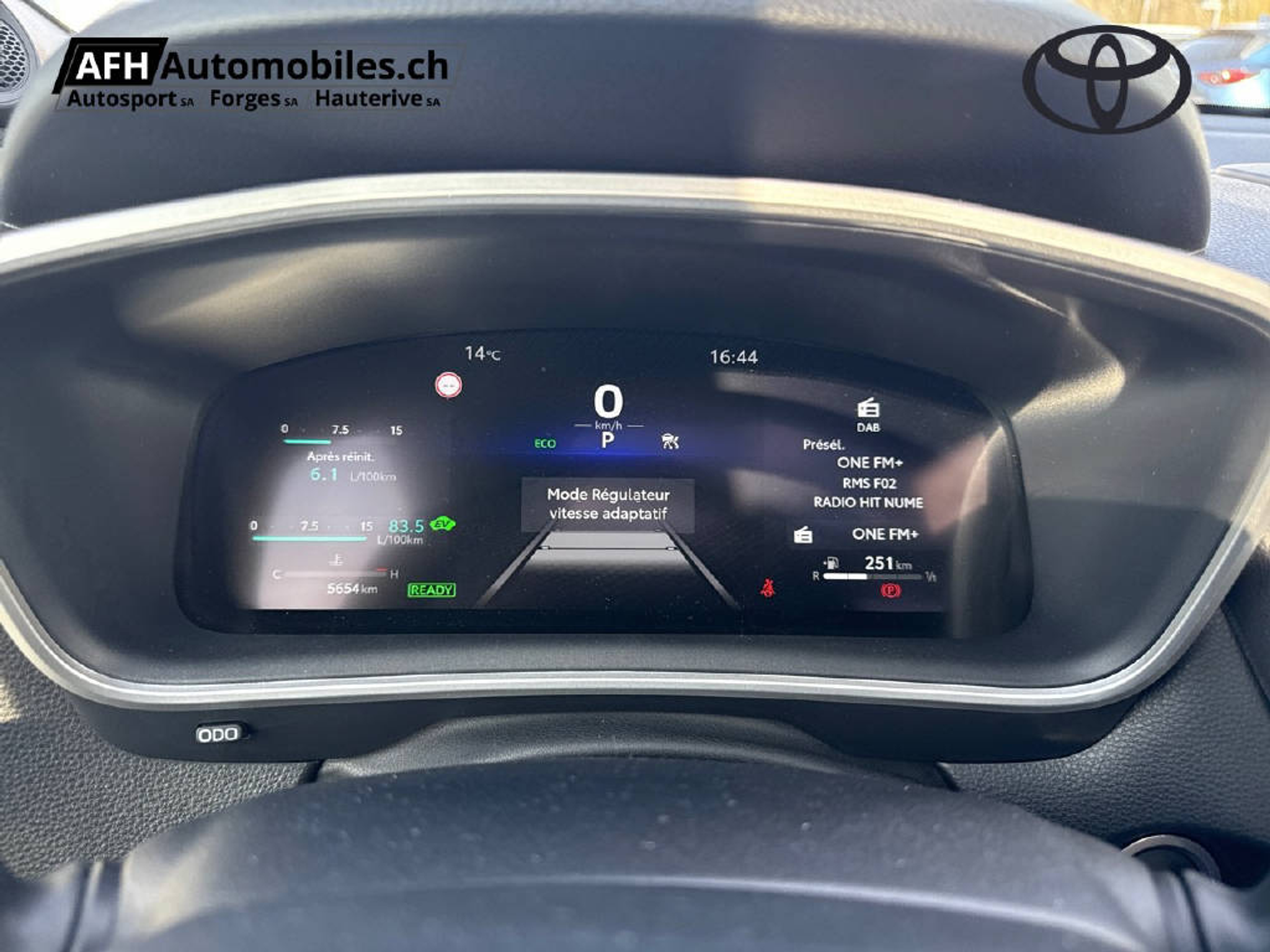 listing desktop thumbnail image 3