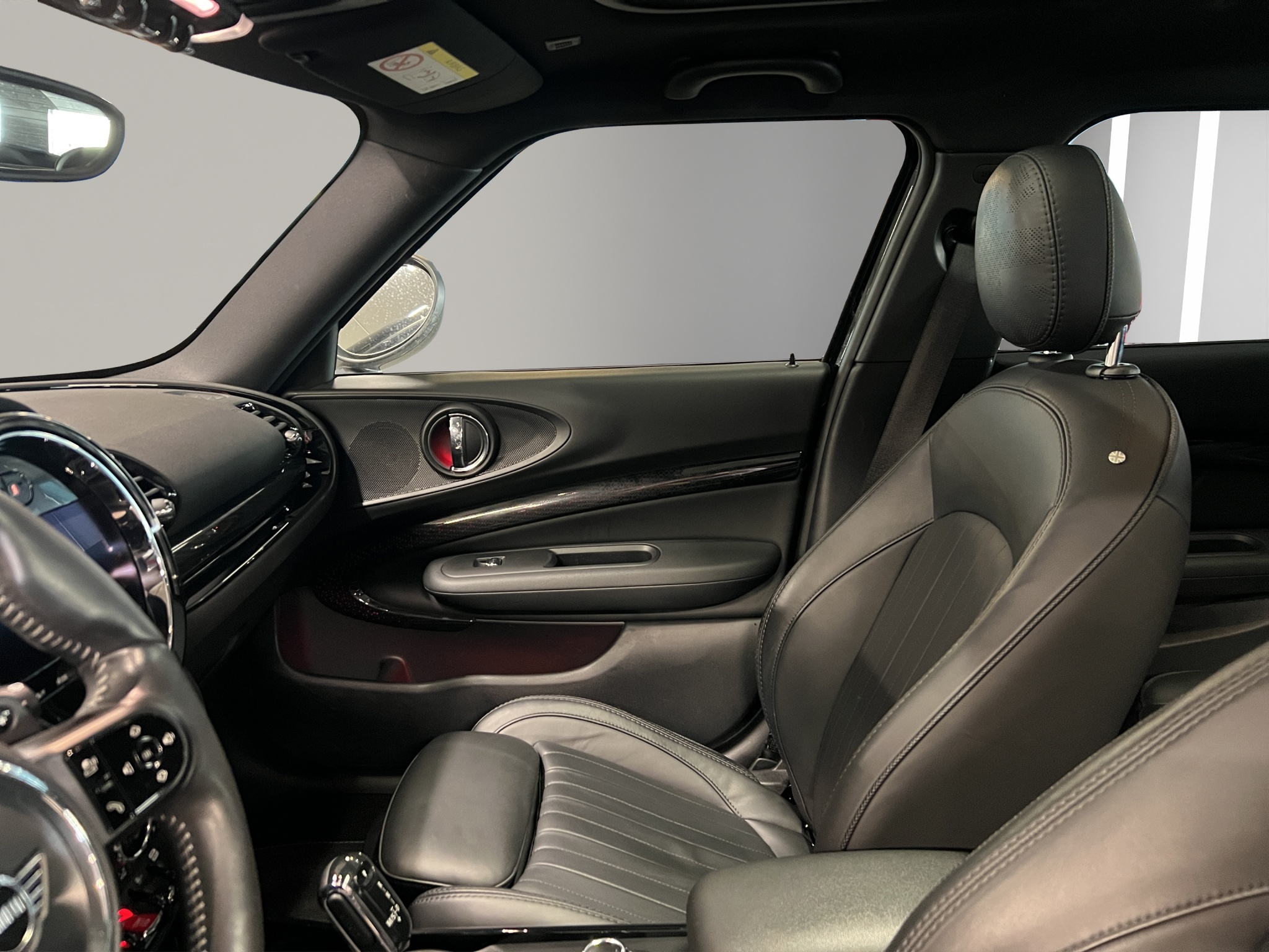 listing desktop thumbnail image 15