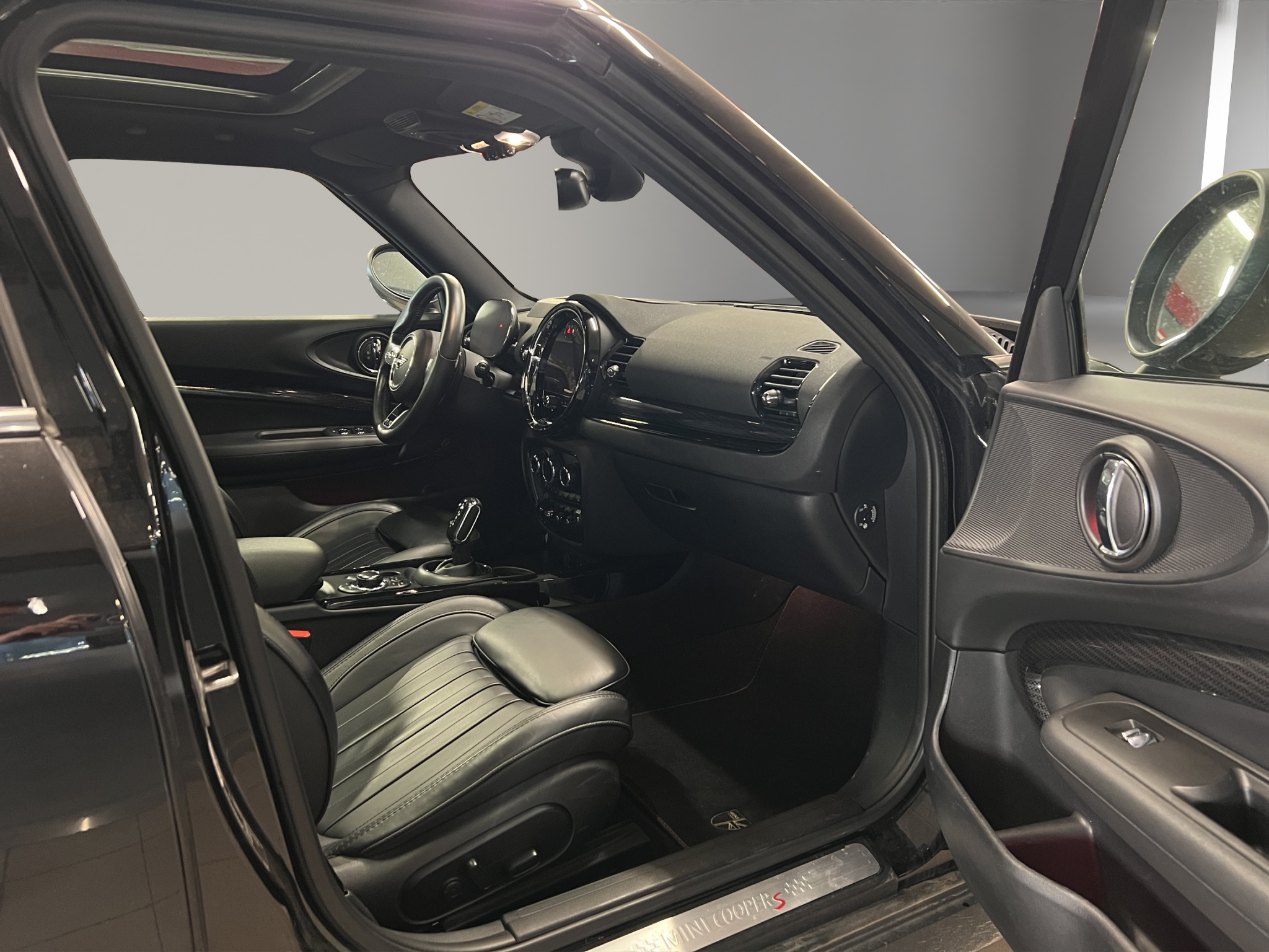 listing desktop thumbnail image 16