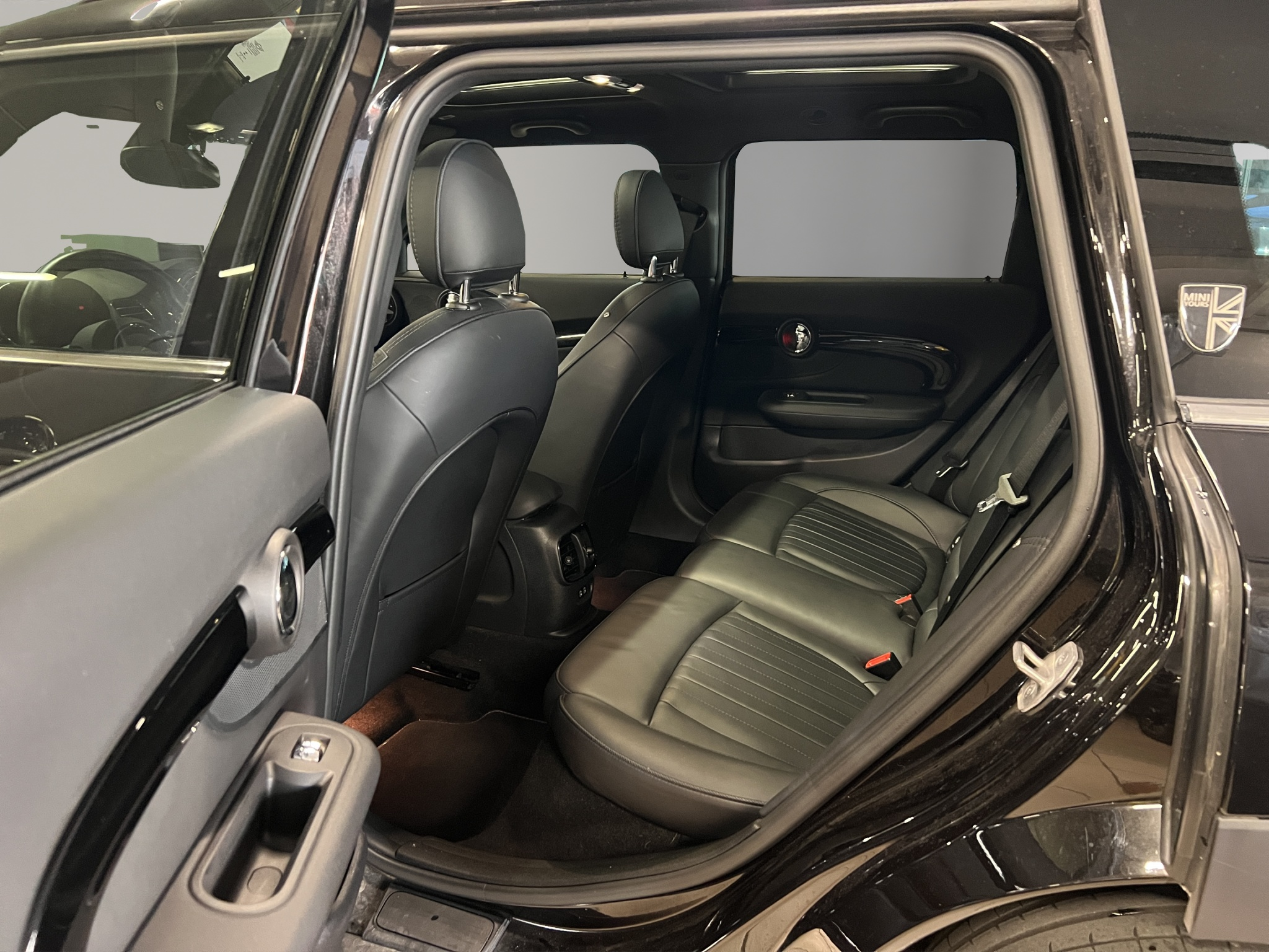 listing desktop thumbnail image 12