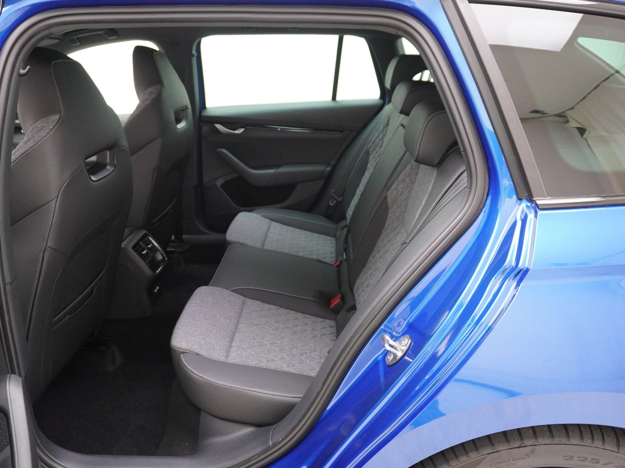 listing desktop thumbnail image 15