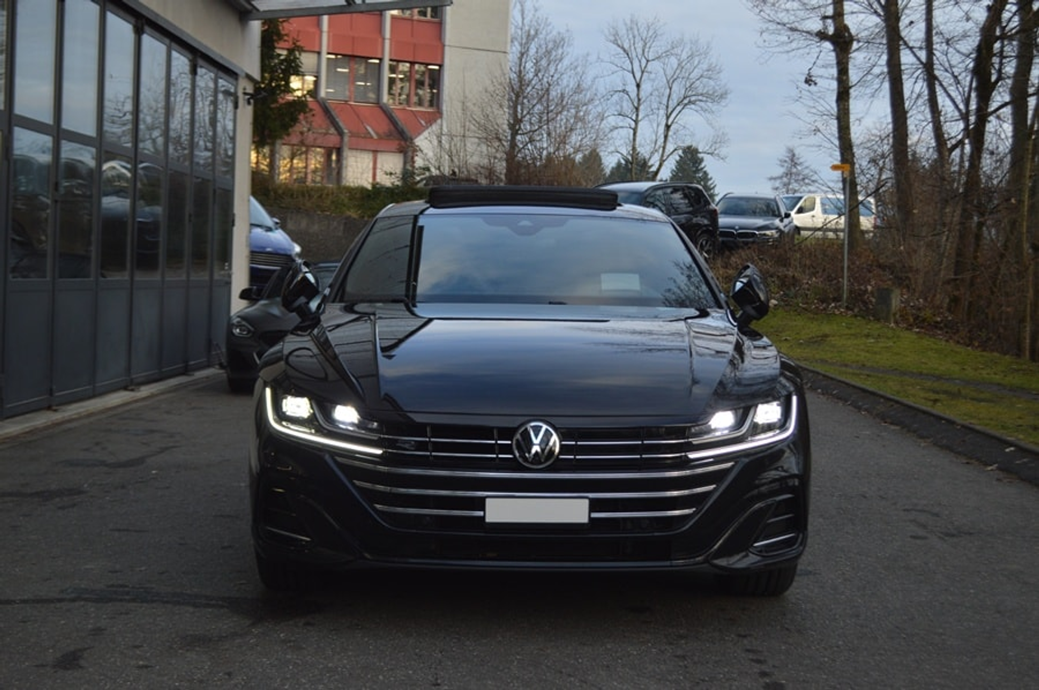 listing desktop thumbnail image 1