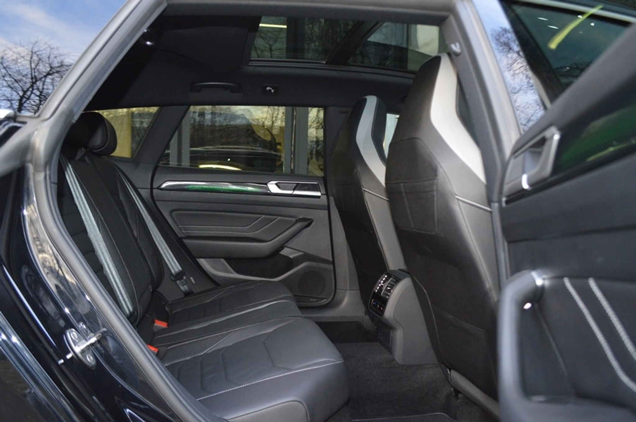 listing desktop thumbnail image 8