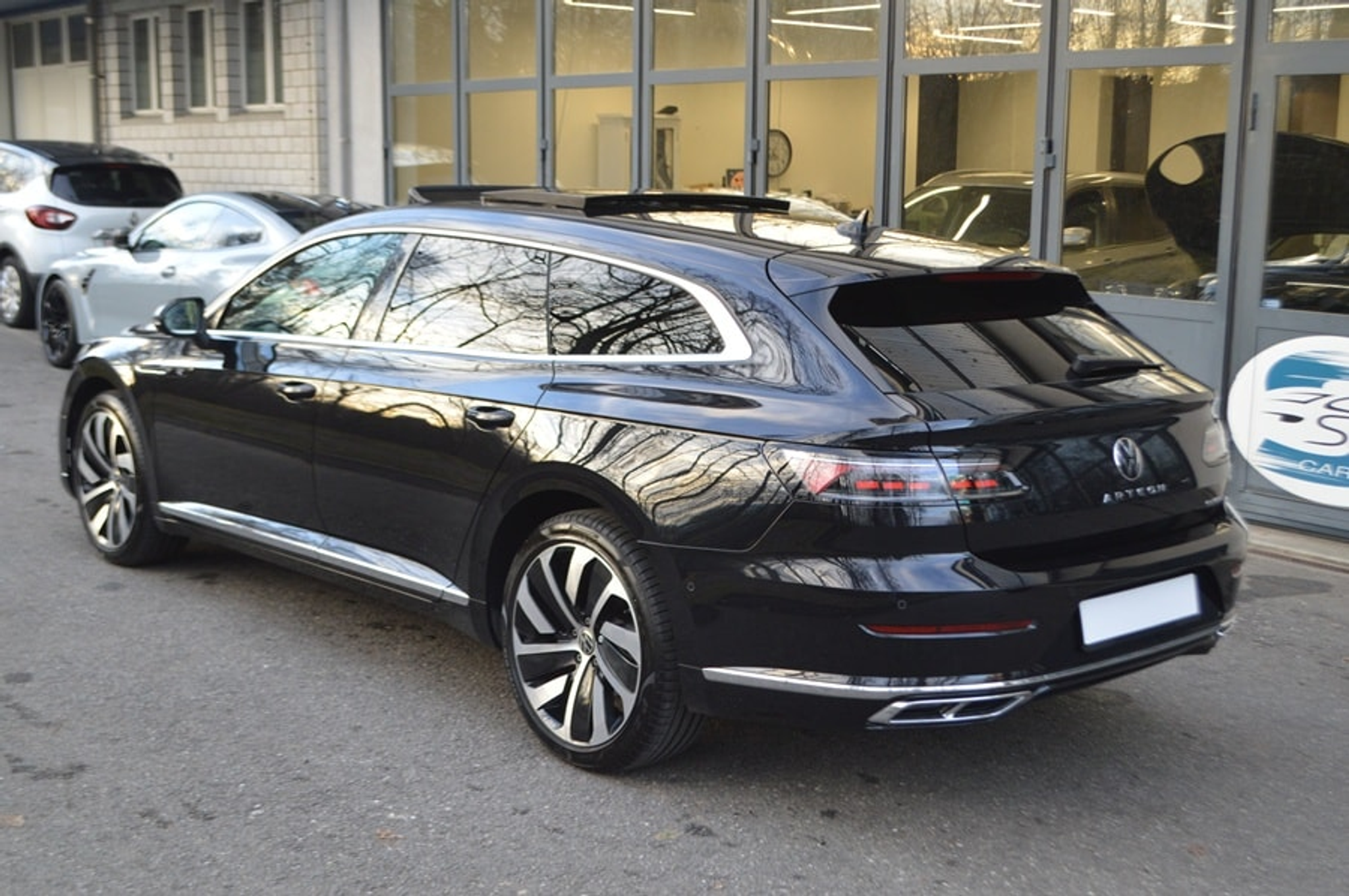 listing desktop thumbnail image 3