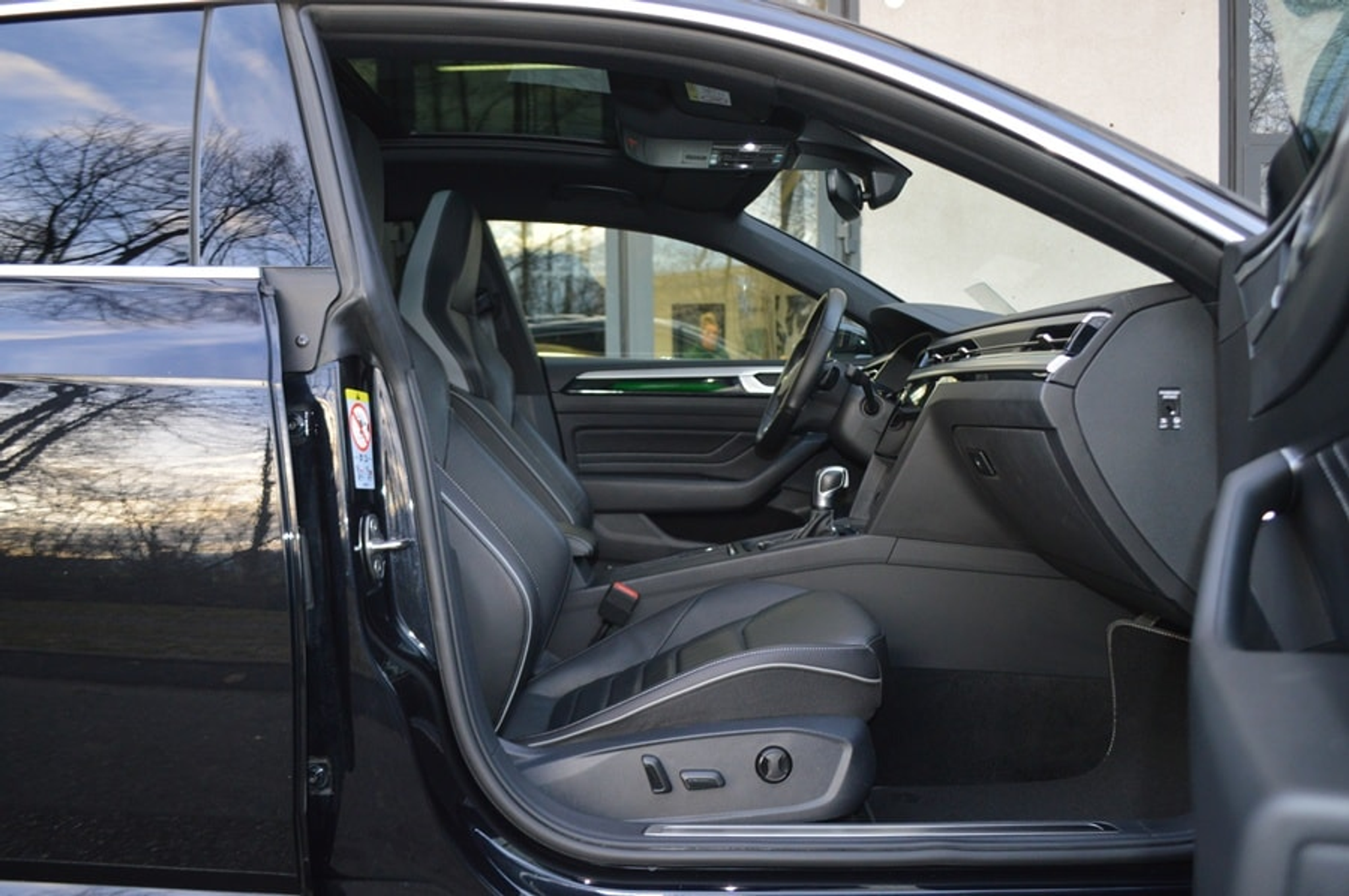 listing desktop thumbnail image 7